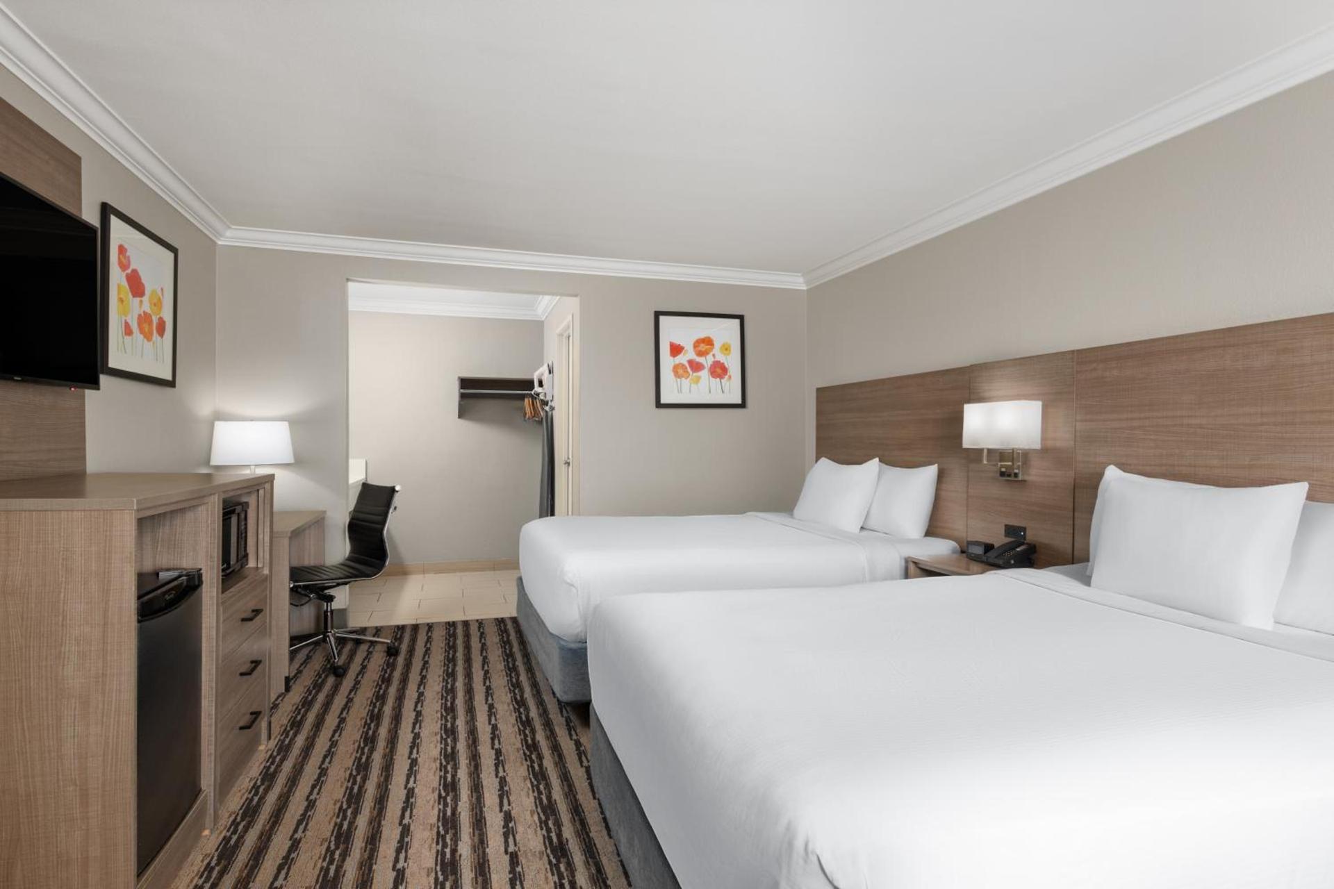 Solara Inn and Suites photo 10