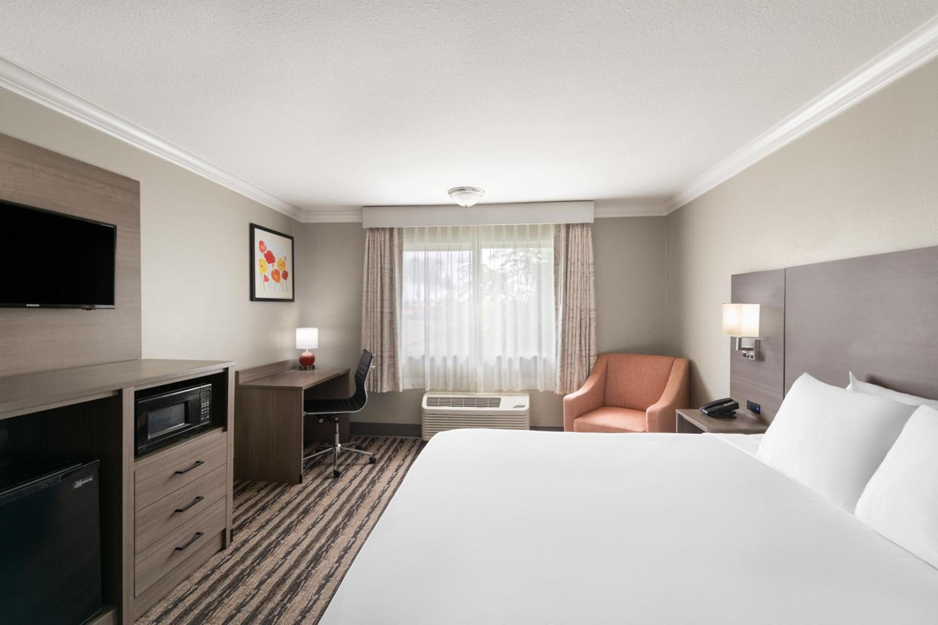 Solara Inn and Suites photo 8
