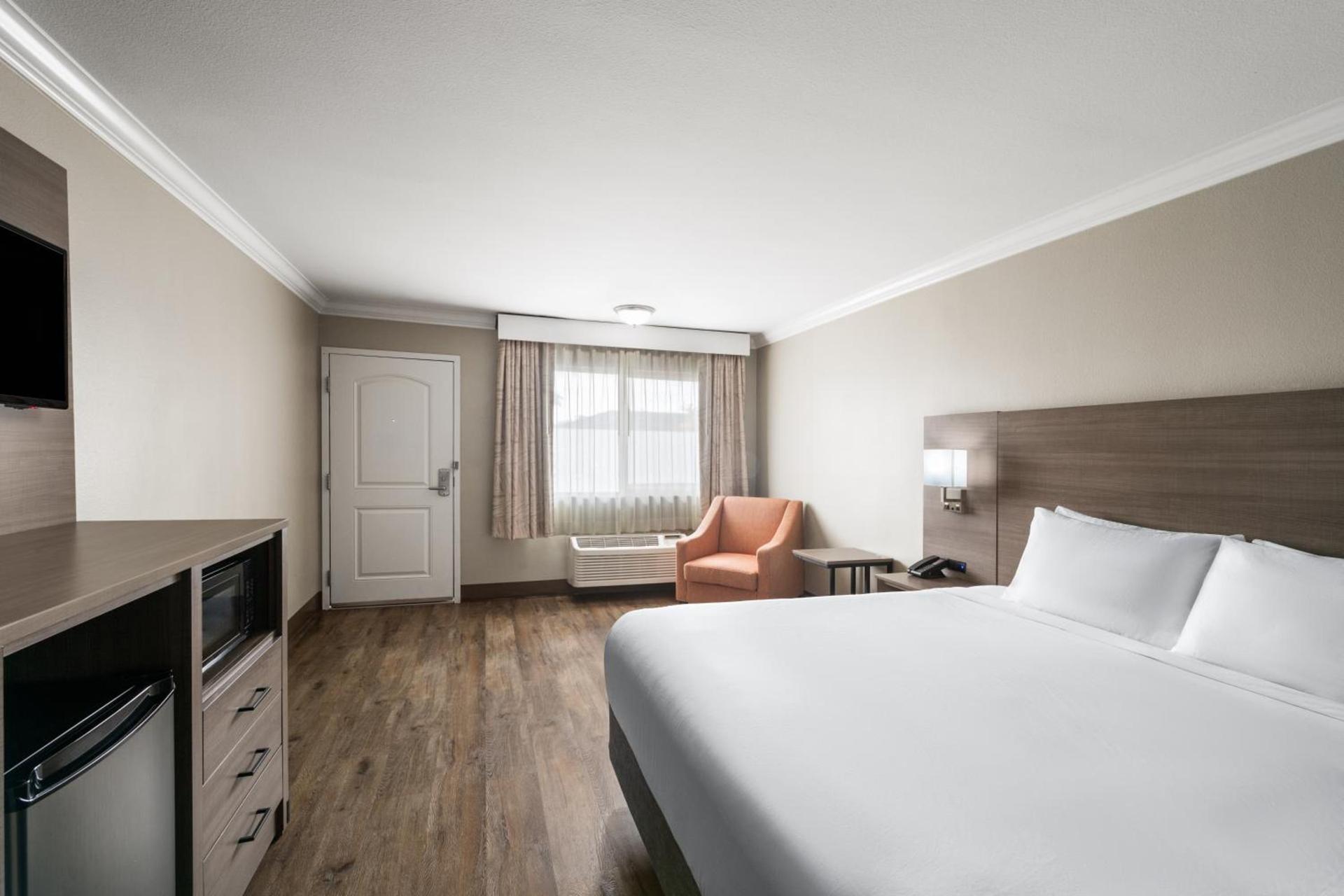 Solara Inn and Suites photo 19