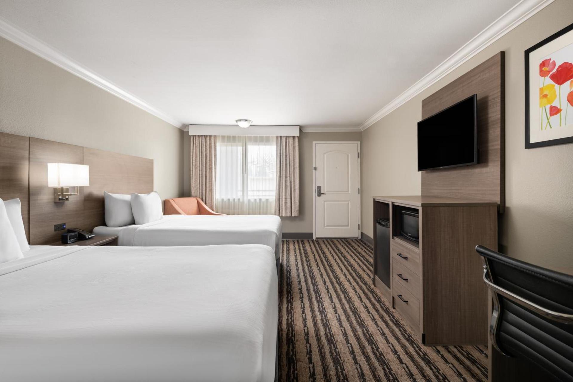Solara Inn and Suites photo 16