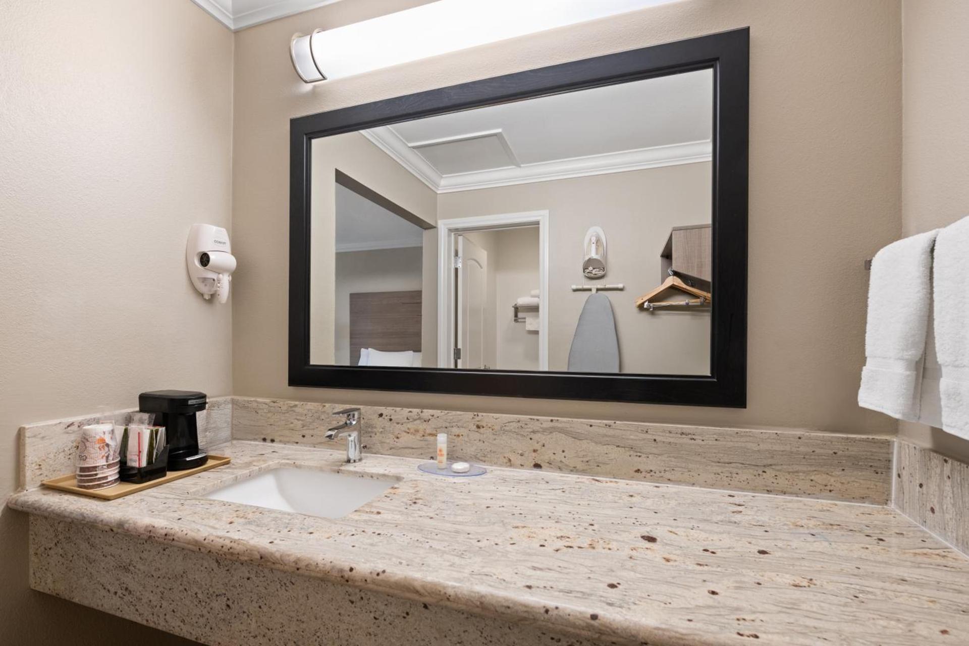 Solara Inn and Suites photo 14