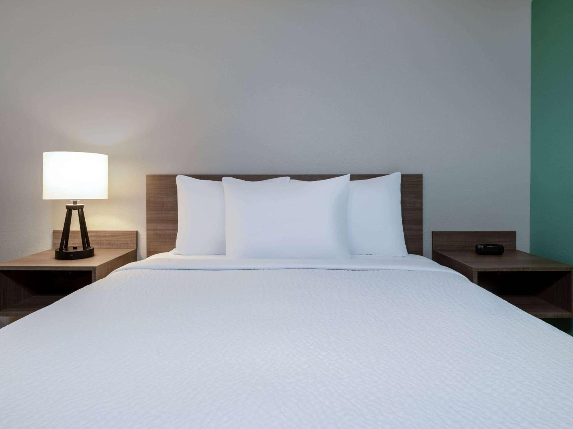 ECHO Suites Extended Stay by Wyndham Madison photo 7