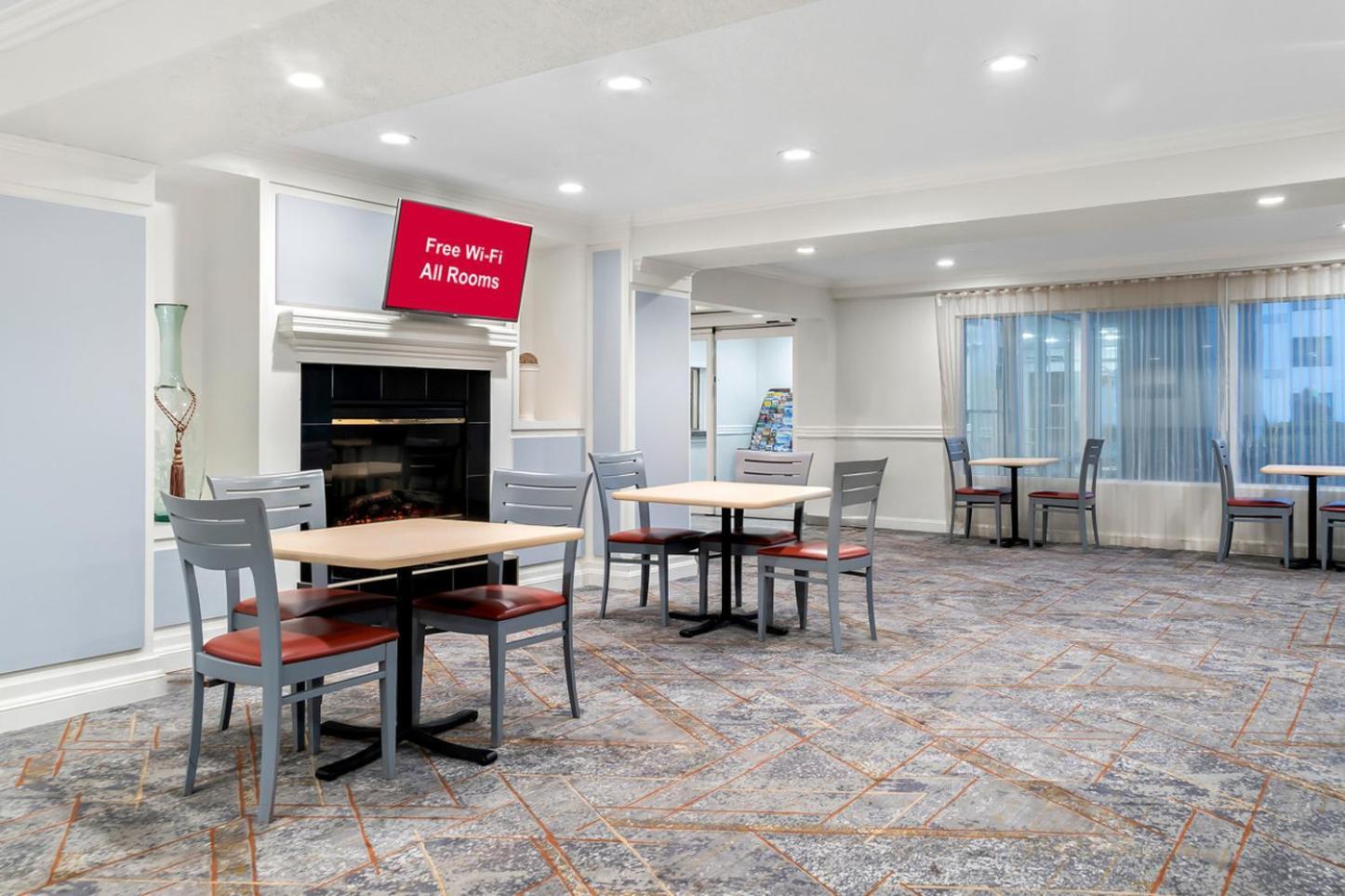 Red Roof Inn Auburn Hills photo 16