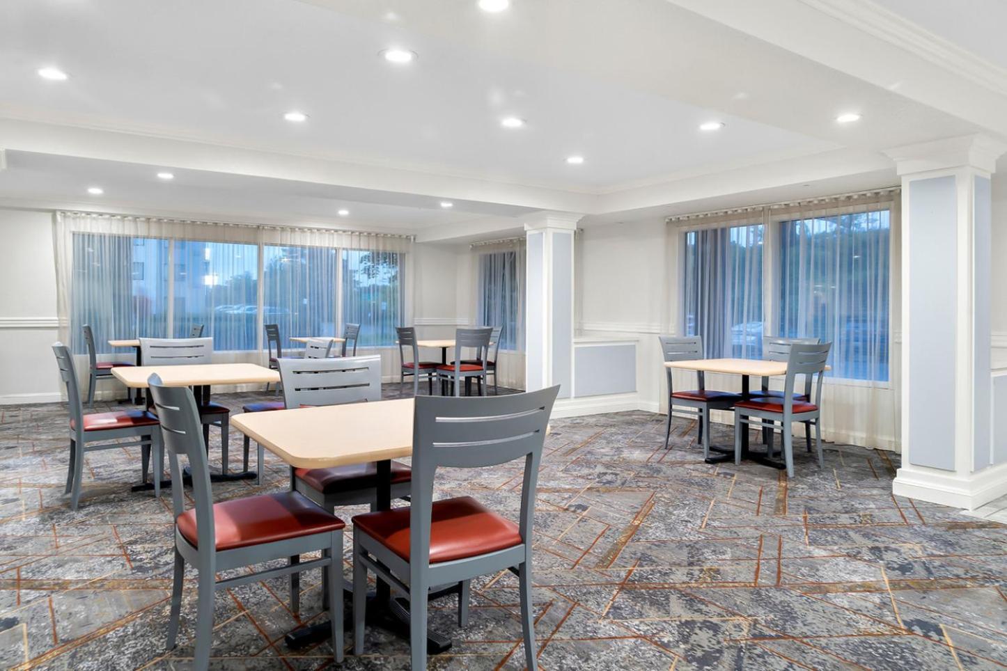 Red Roof Inn Auburn Hills photo 18