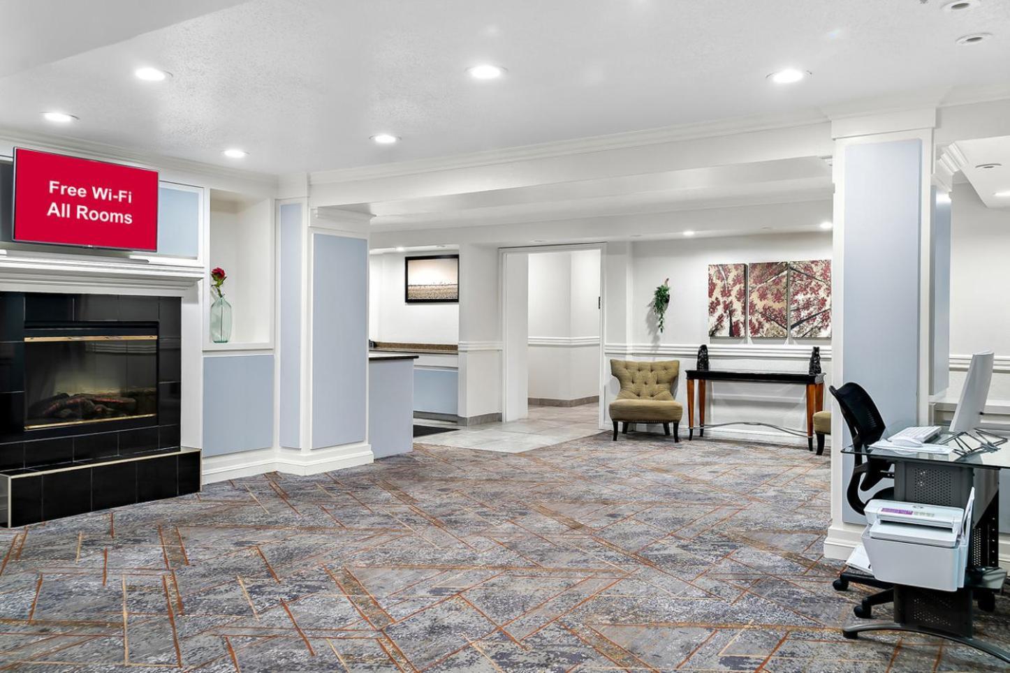 Red Roof Inn Auburn Hills photo 14