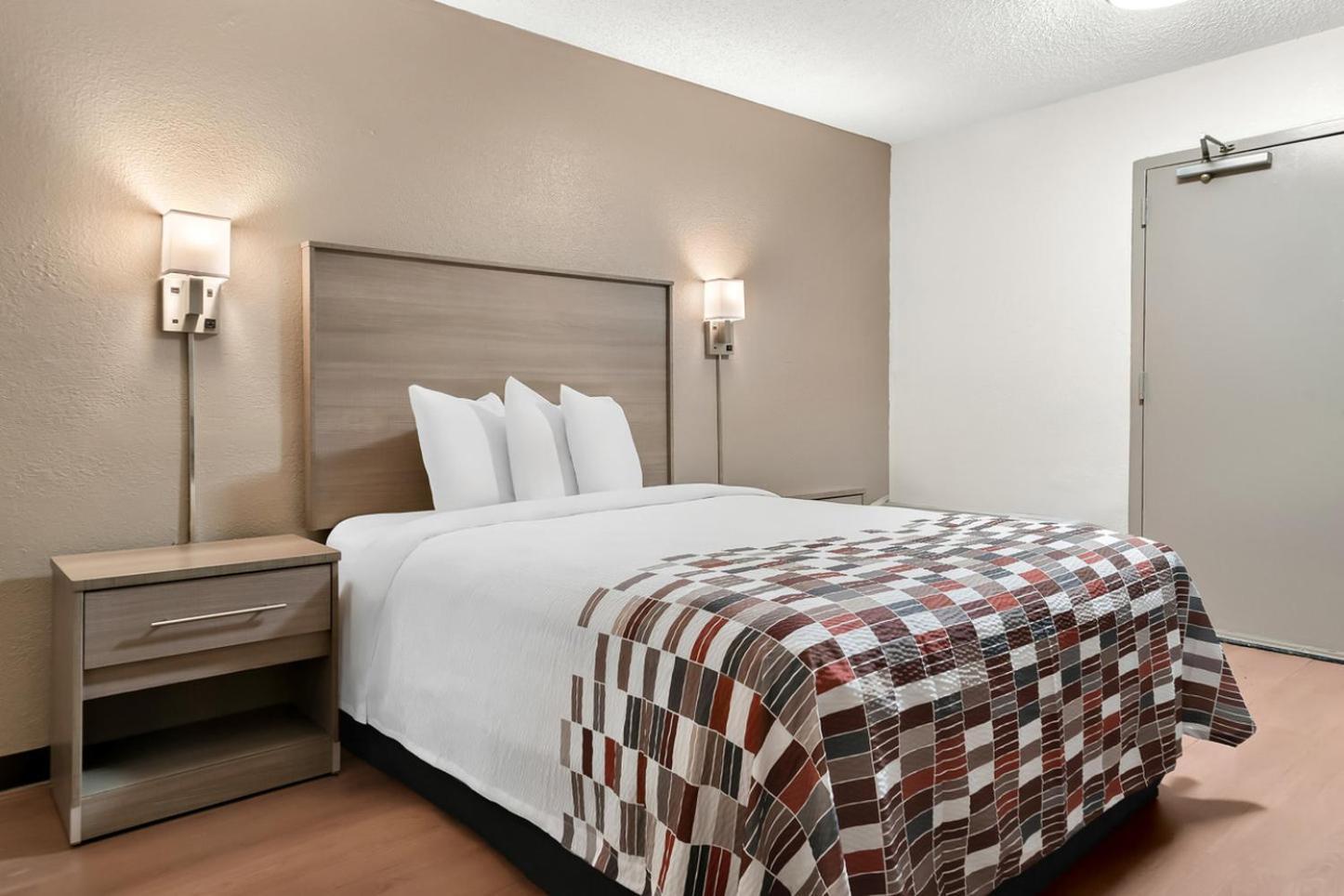 Red Roof Inn Auburn Hills photo 49