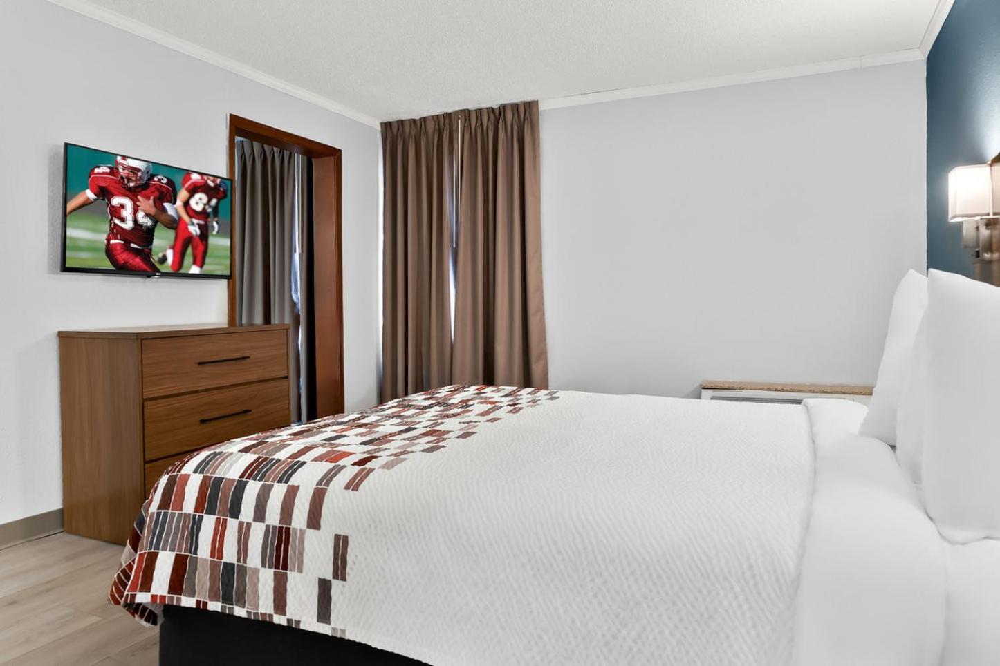 Red Roof Inn Auburn Hills photo 38