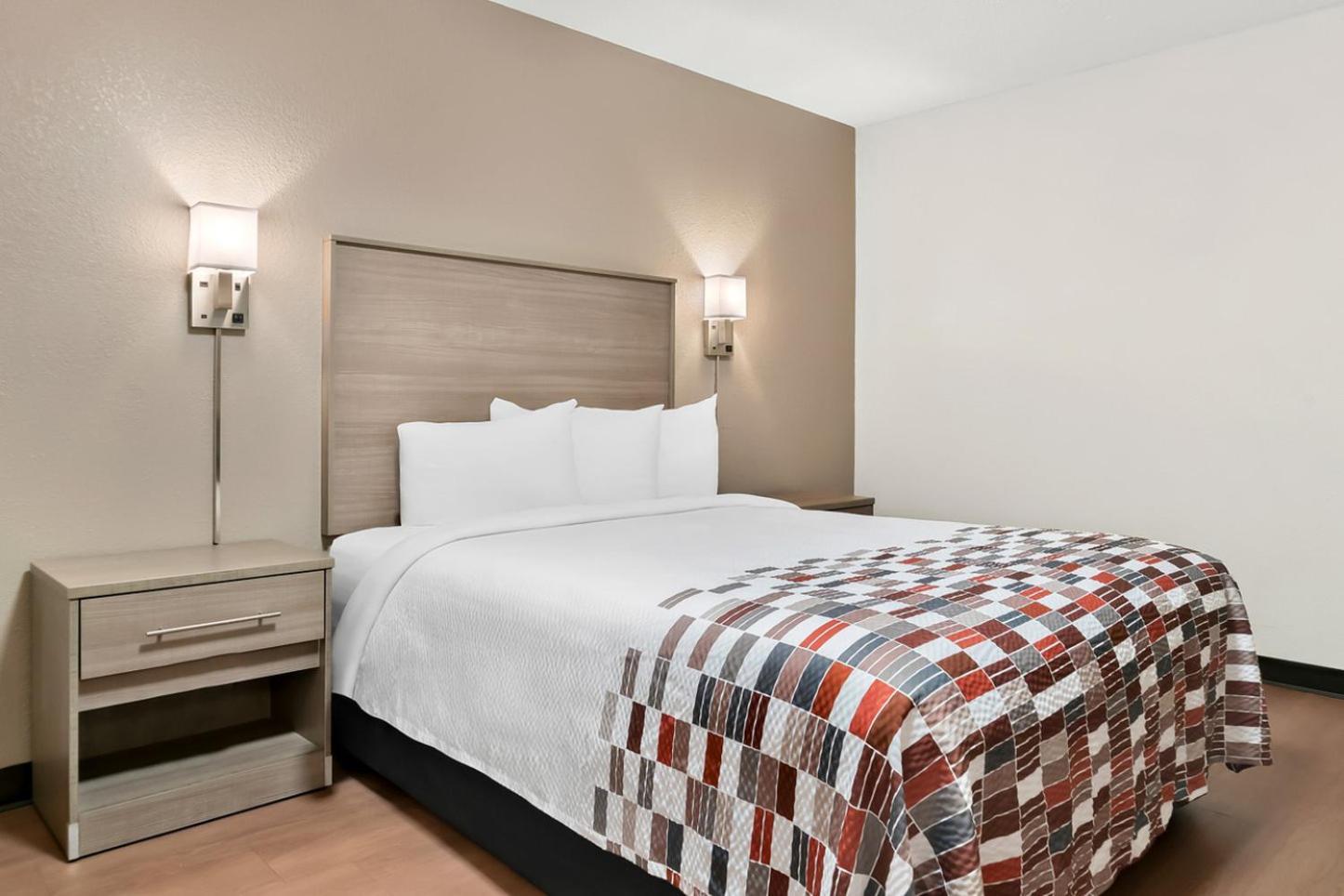 Red Roof Inn Auburn Hills photo 39