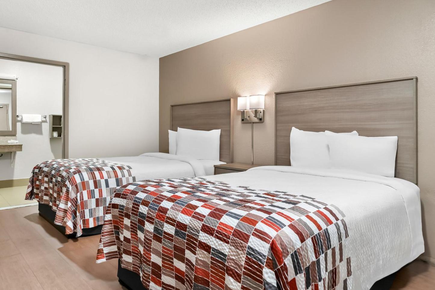 Red Roof Inn Auburn Hills photo 45