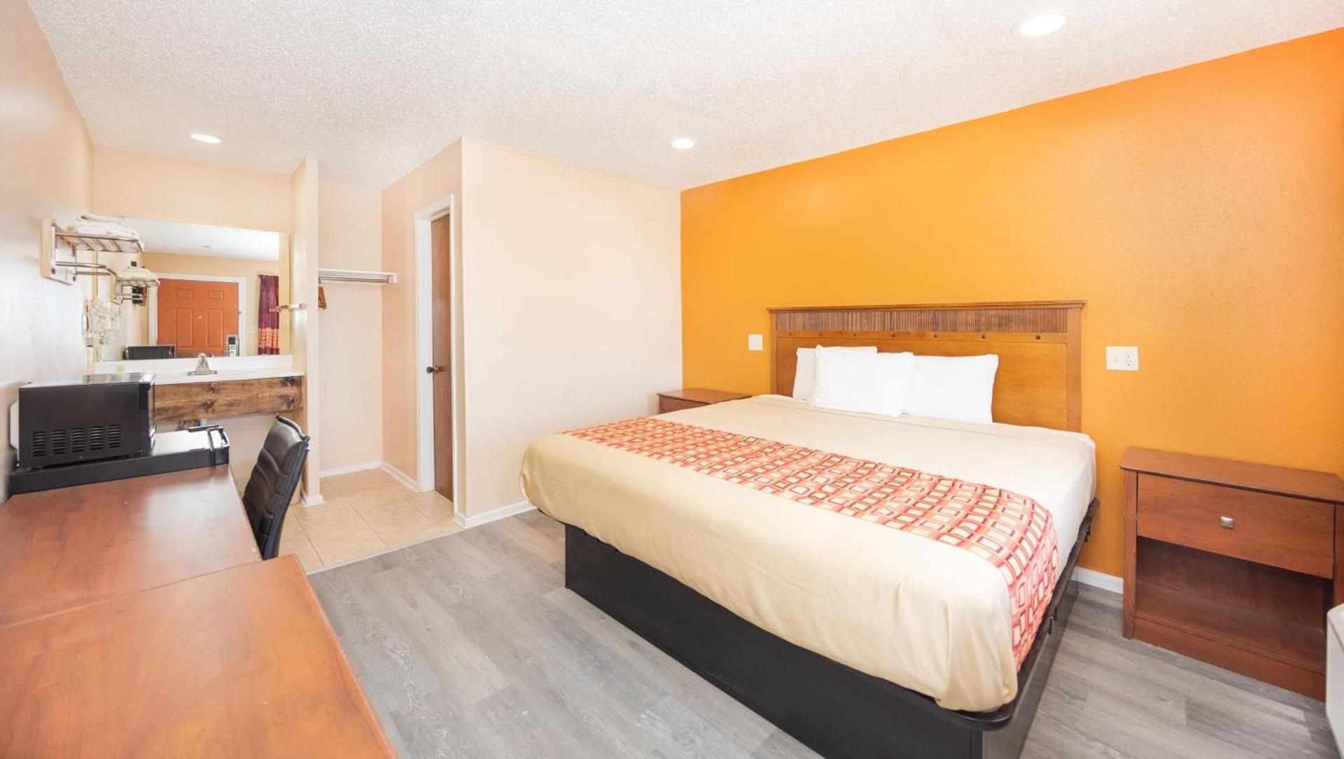Regency Inn Hondo photo 64