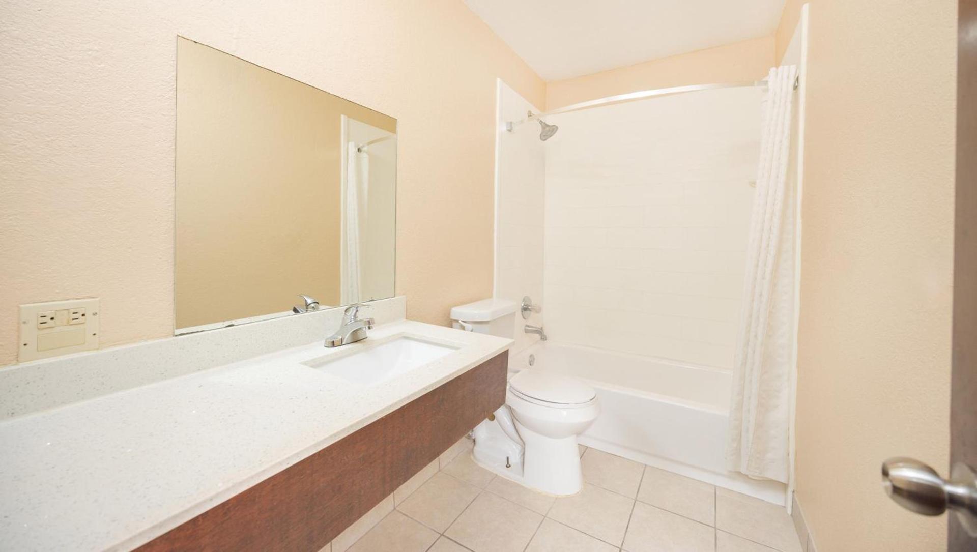 Regency Inn Hondo photo 55