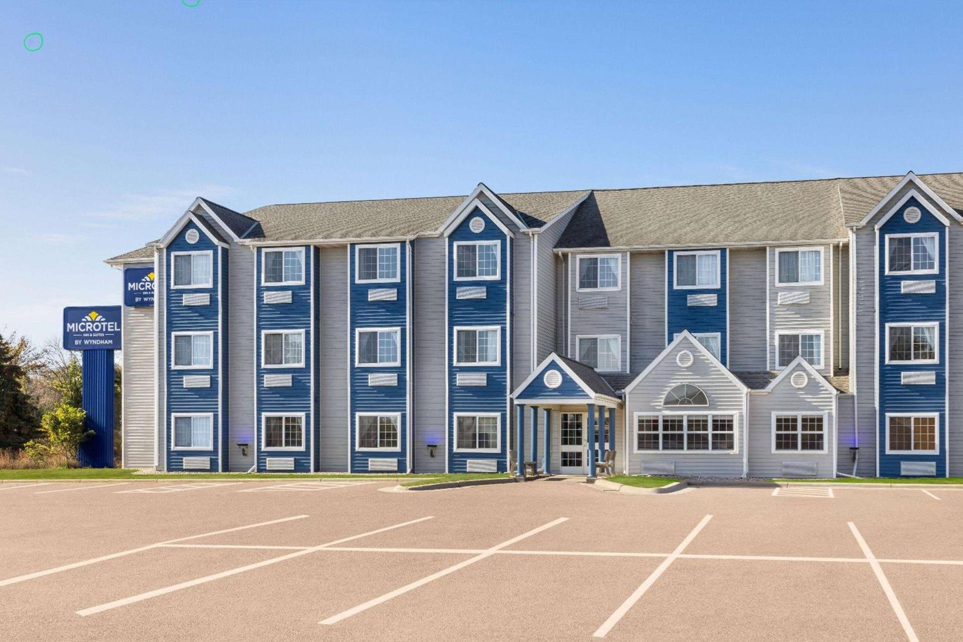 Microtel Inn & Suites by Wyndham New Ulm photo 2