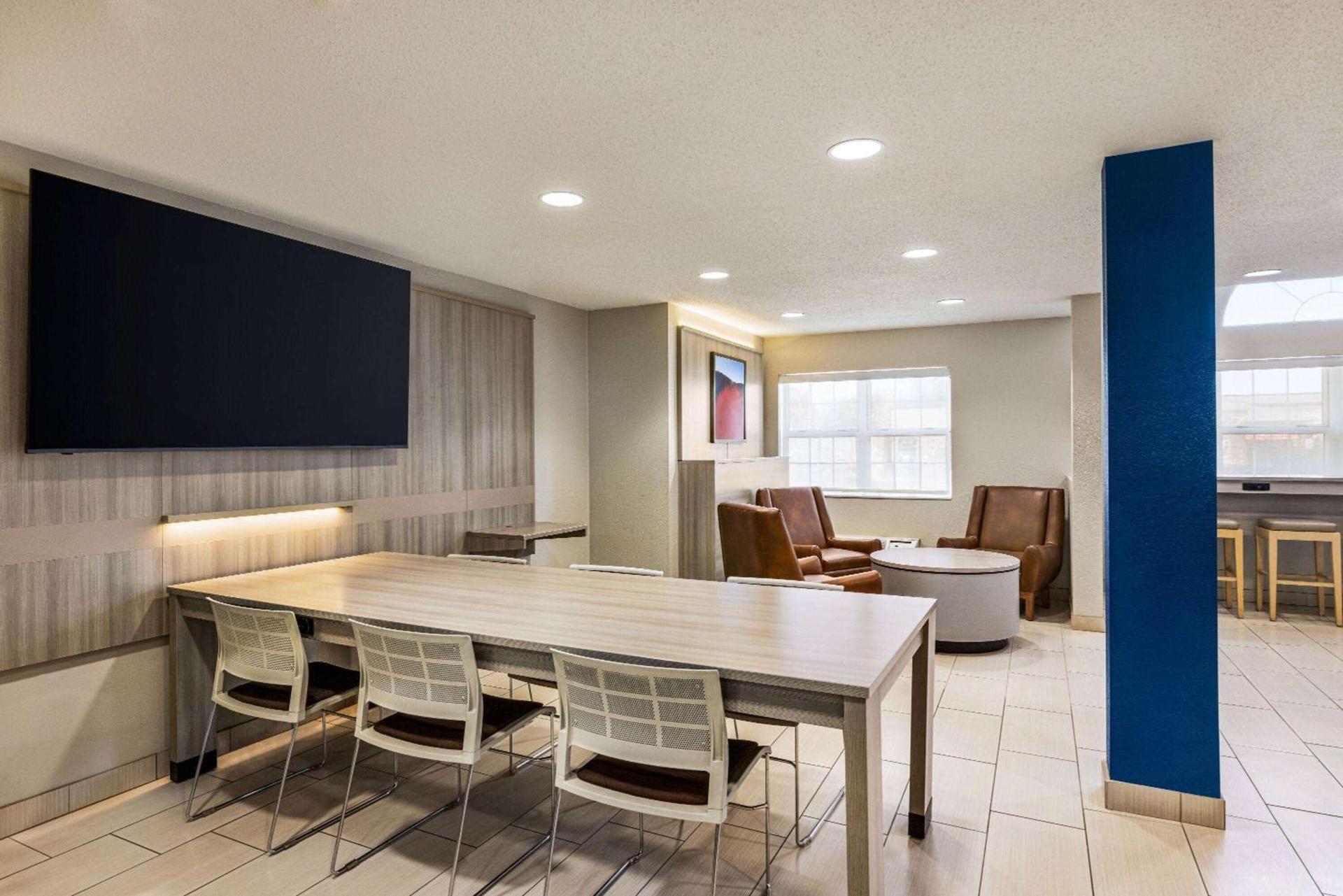 Microtel Inn & Suites by Wyndham New Ulm photo 4