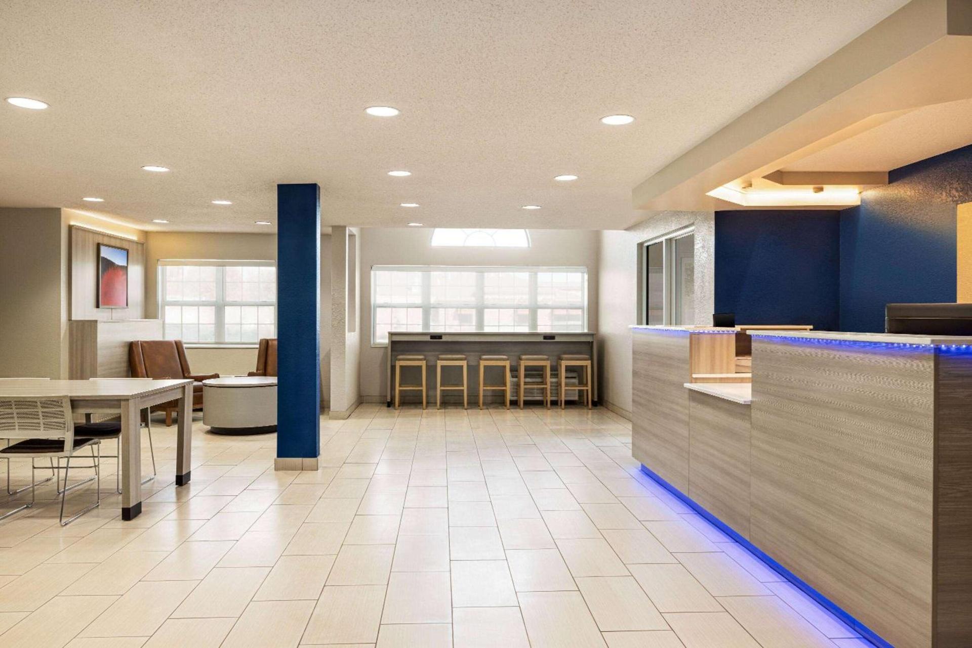Microtel Inn & Suites by Wyndham New Ulm photo 6