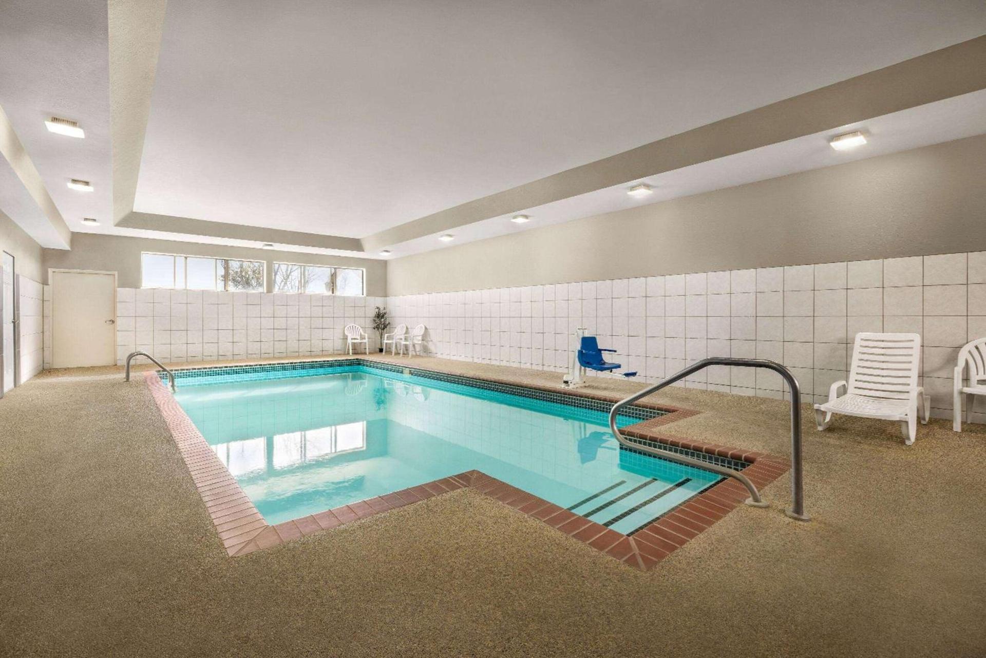Microtel Inn & Suites by Wyndham New Ulm photo 7
