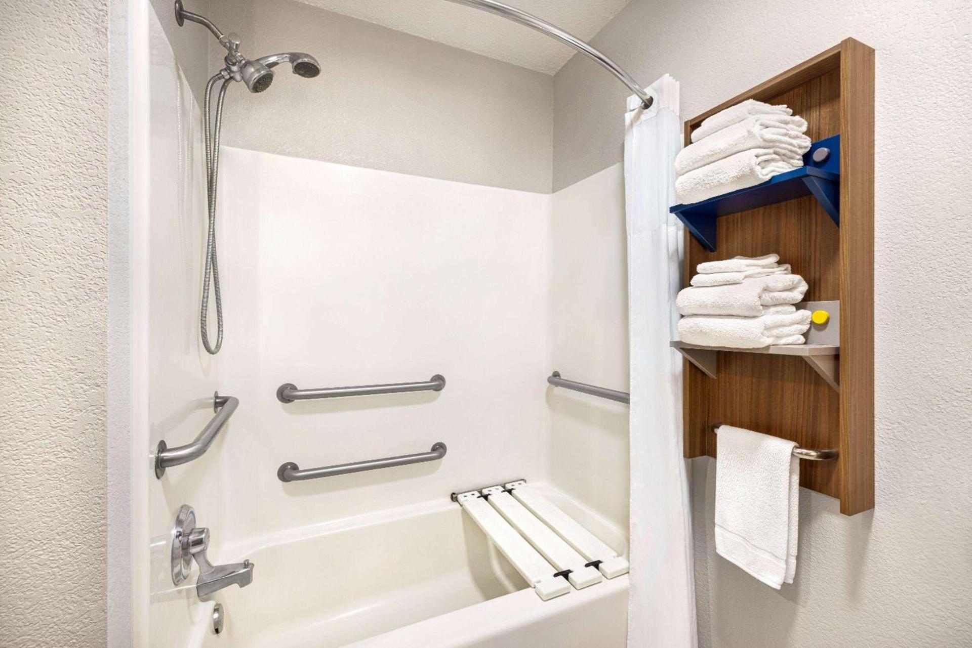 Microtel Inn & Suites by Wyndham New Ulm photo 9