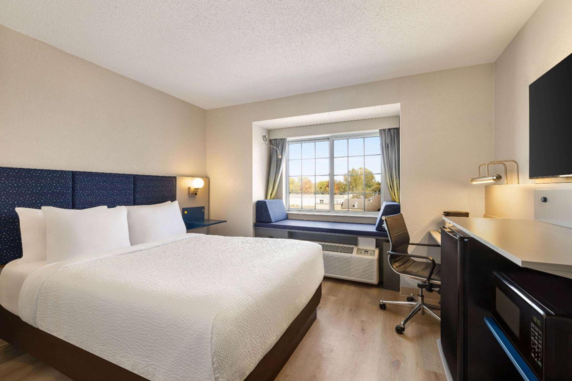 Microtel Inn & Suites by Wyndham New Ulm photo 10