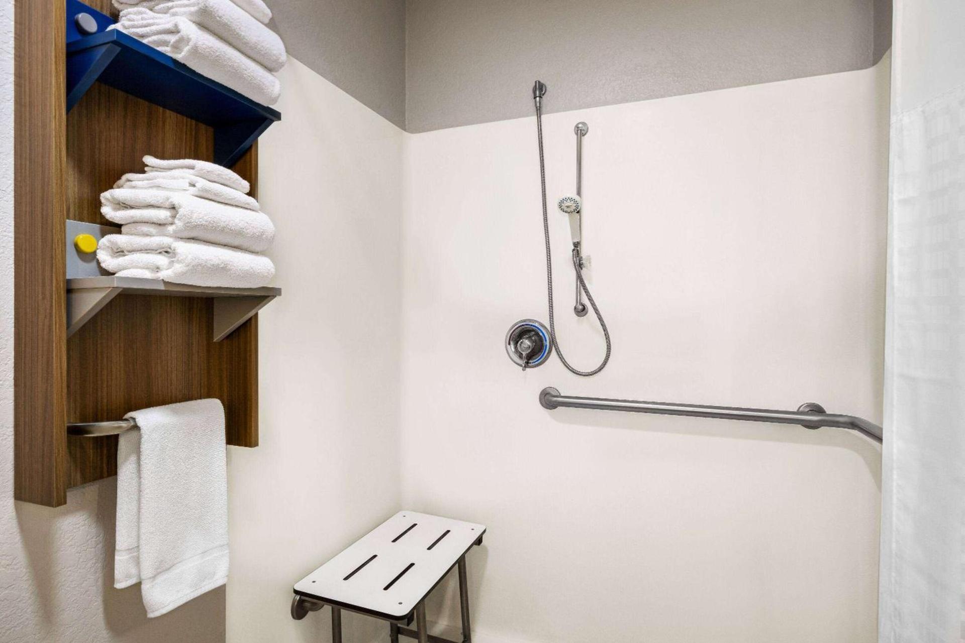 Microtel Inn & Suites by Wyndham New Ulm photo 11