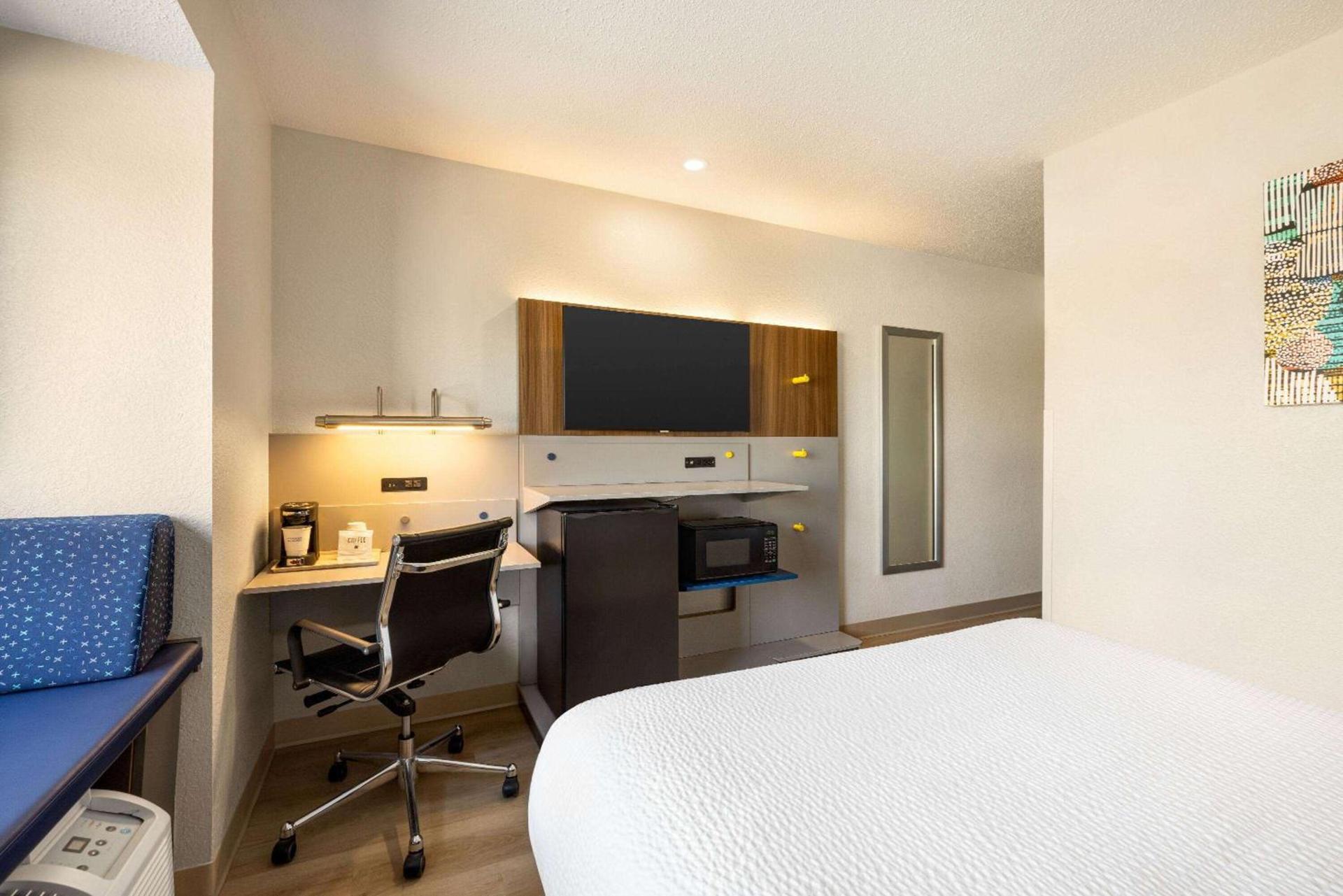 Microtel Inn & Suites by Wyndham New Ulm photo 14