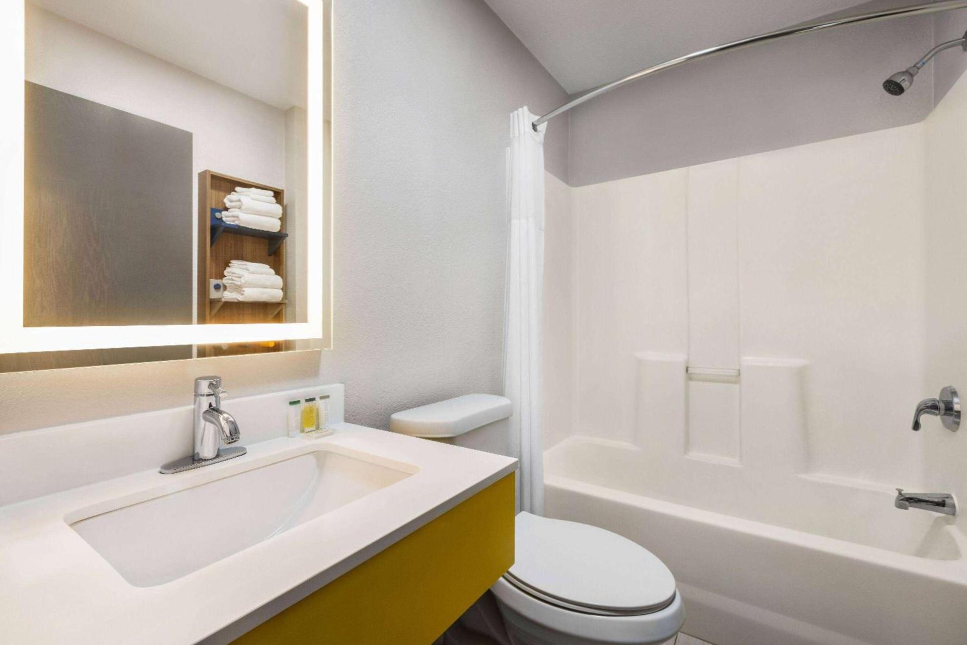 Microtel Inn & Suites by Wyndham New Ulm photo 23