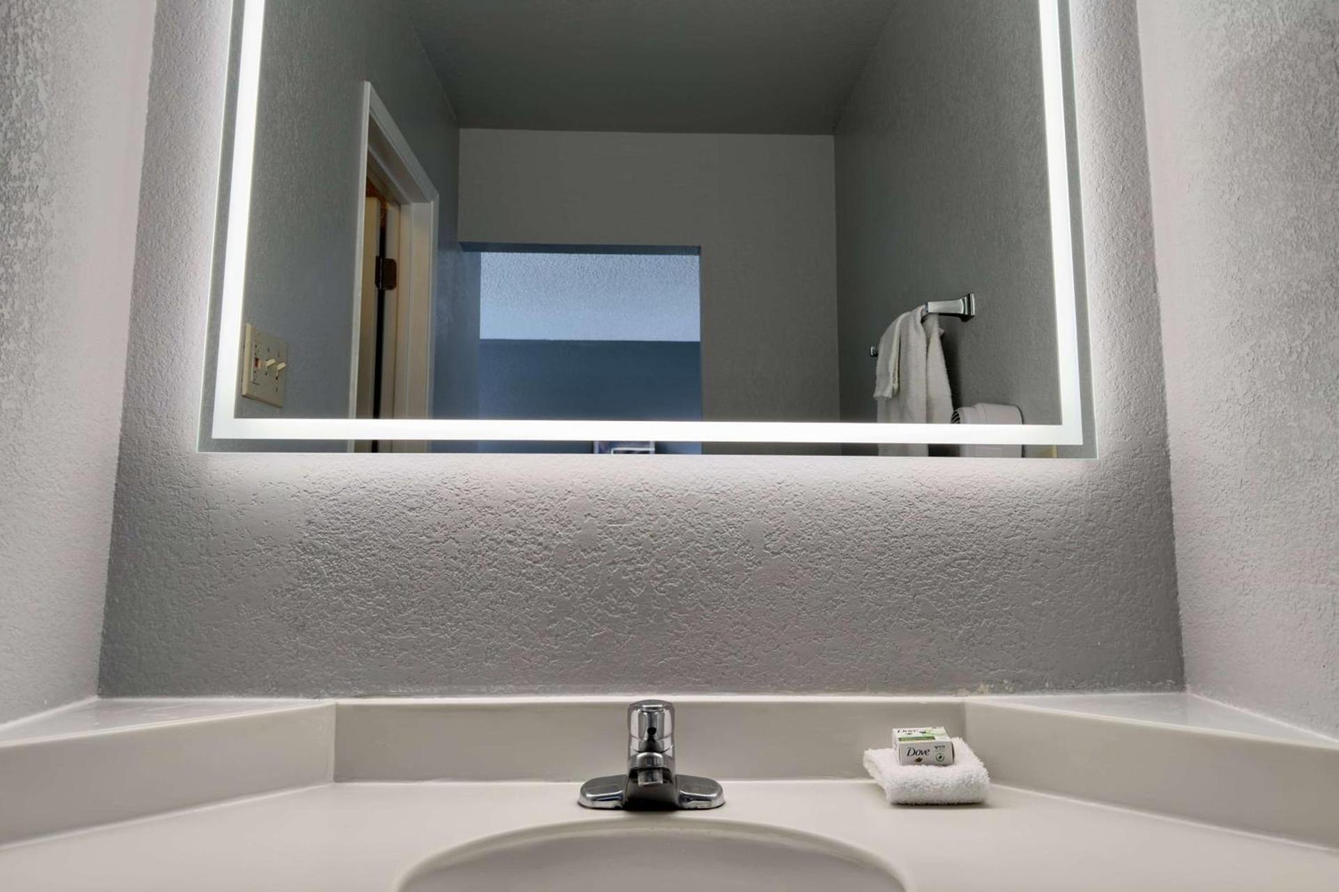 La Quinta Inn by Wyndham Stockton photo 26