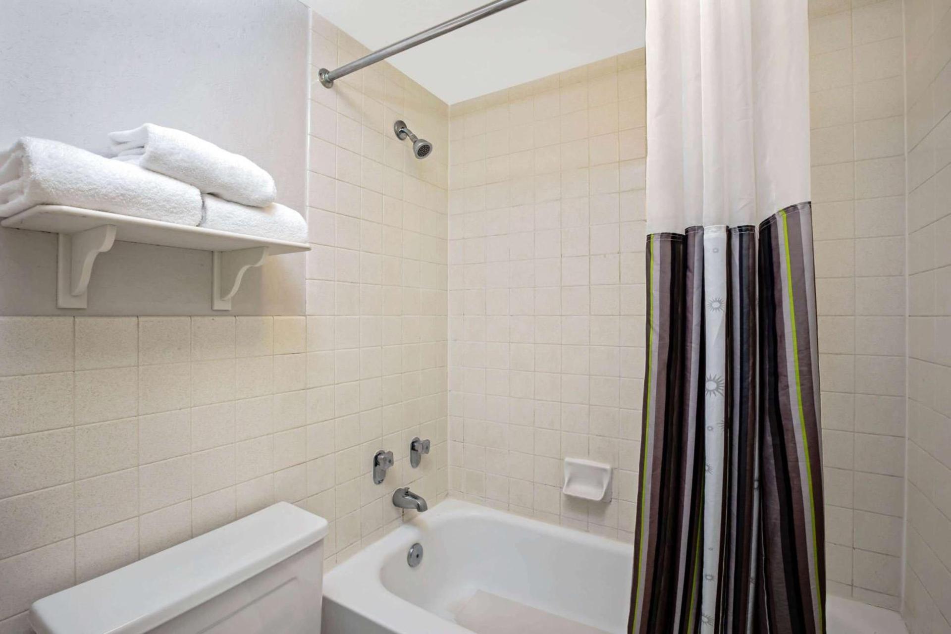 La Quinta Inn by Wyndham Stockton photo 29