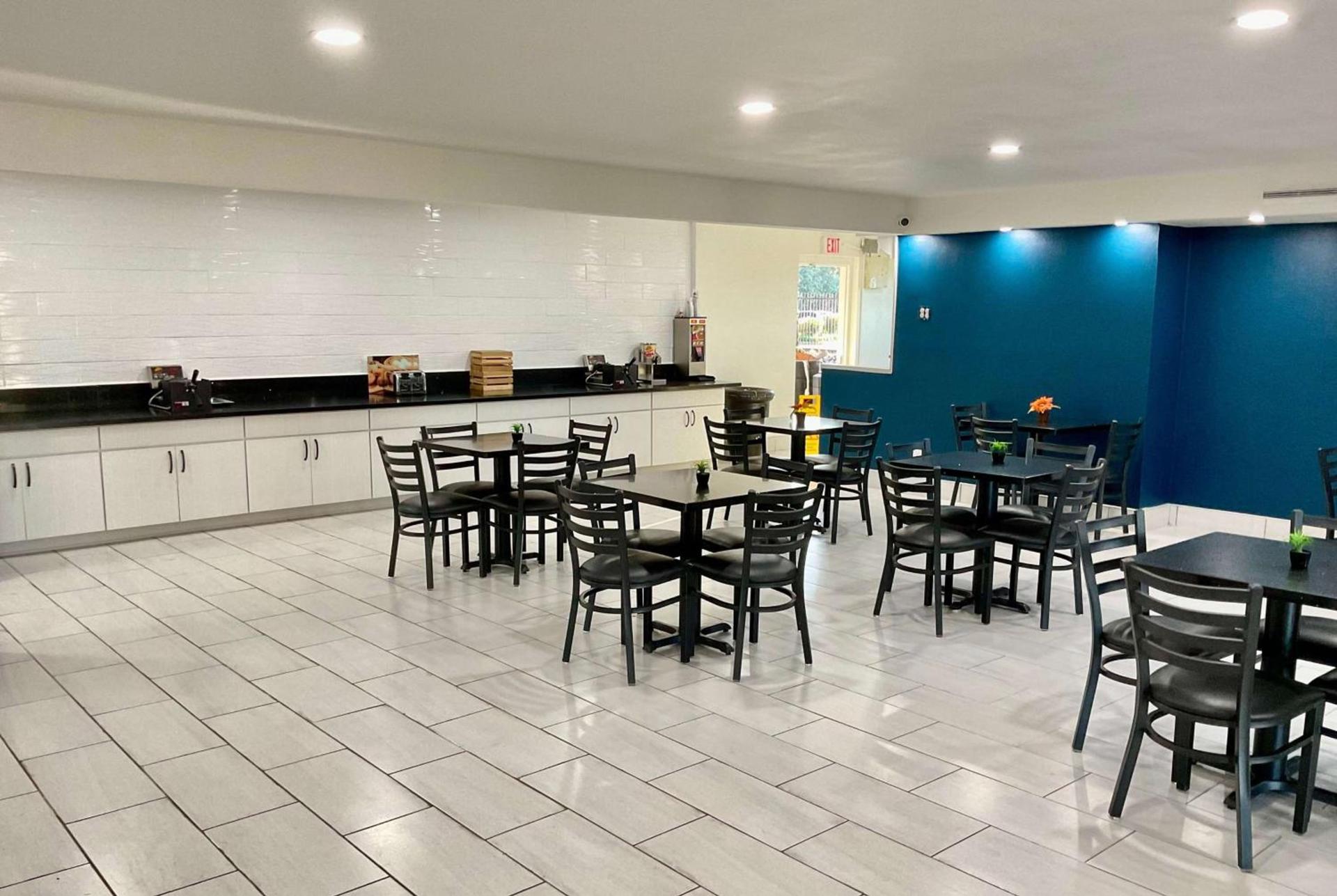 La Quinta Inn by Wyndham Stockton photo 34