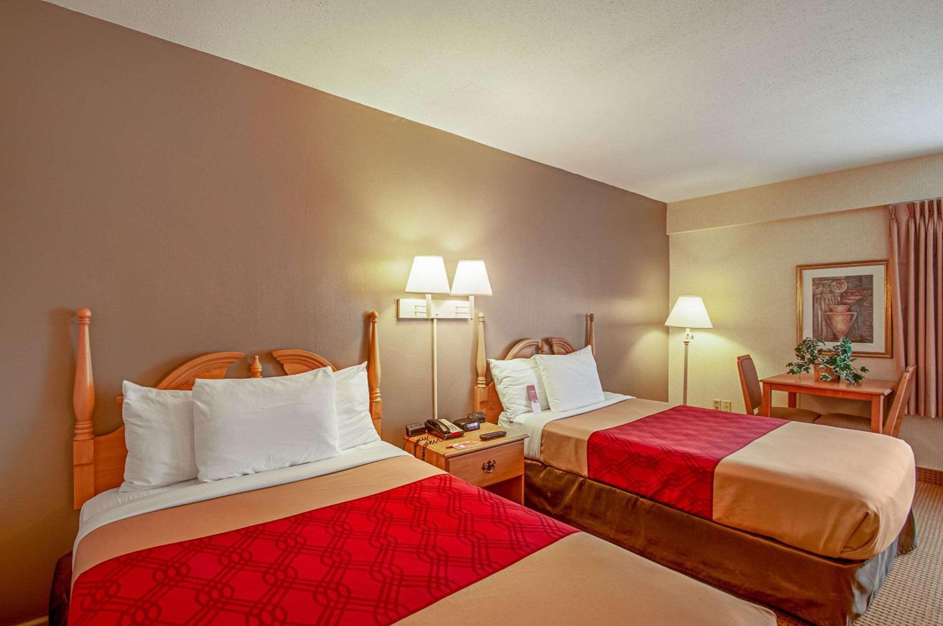 Econo Lodge Metro photo 5