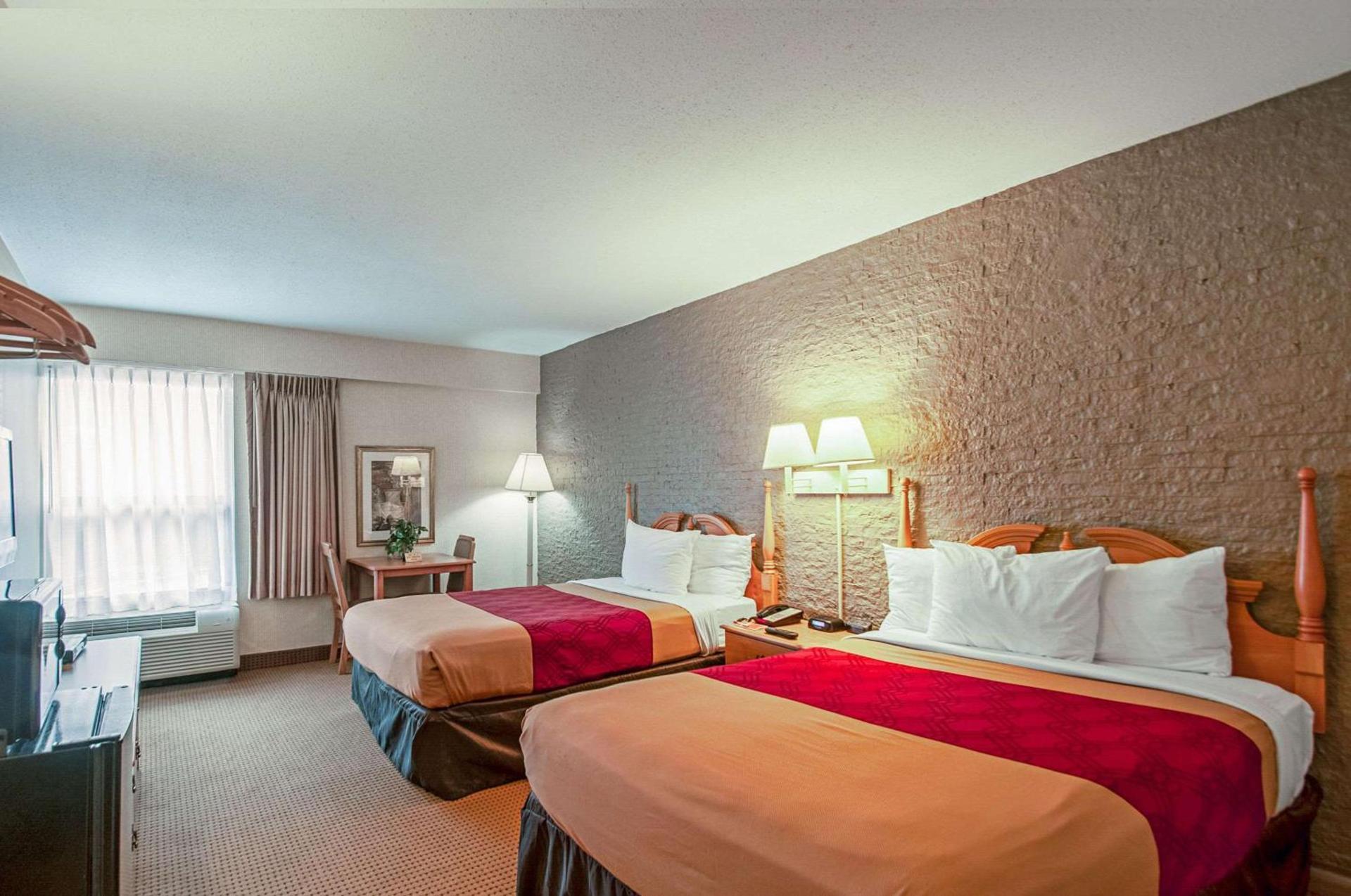 Econo Lodge Metro photo 7
