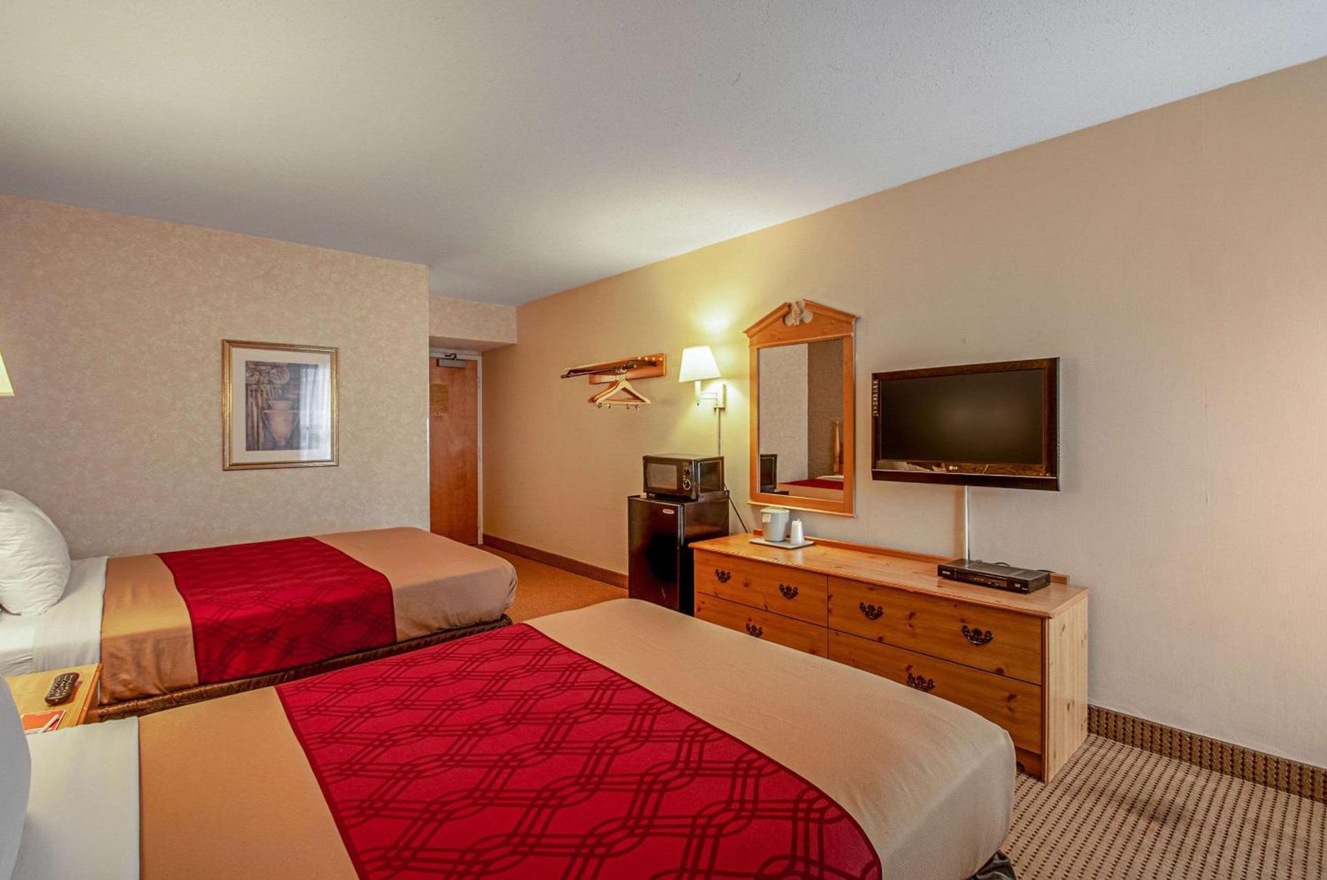 Econo Lodge Metro photo 8