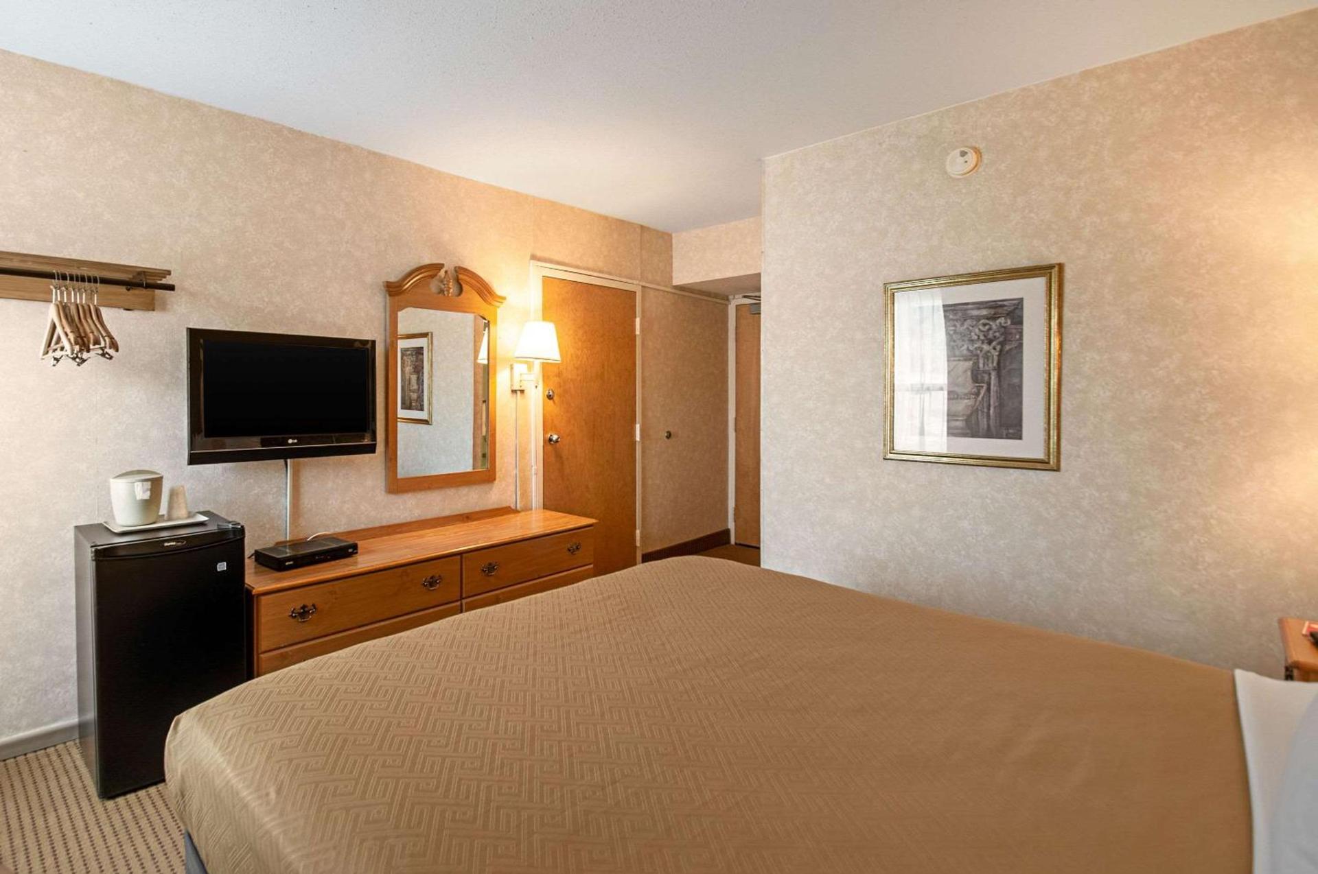 Econo Lodge Metro photo 10