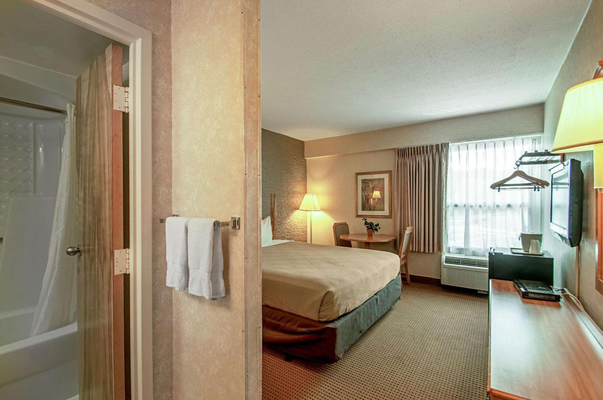 Econo Lodge Metro photo 11