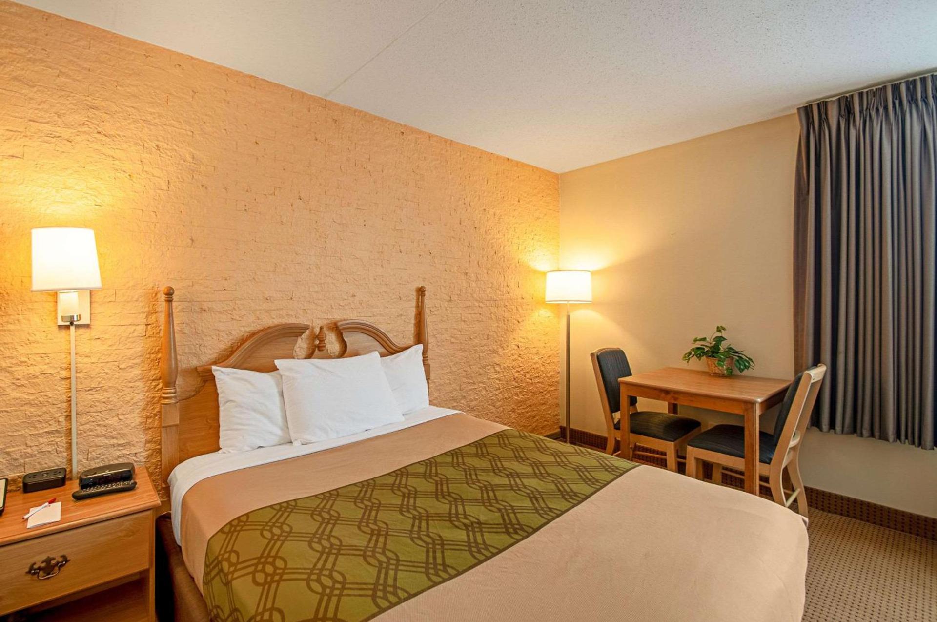 Econo Lodge Metro photo 12