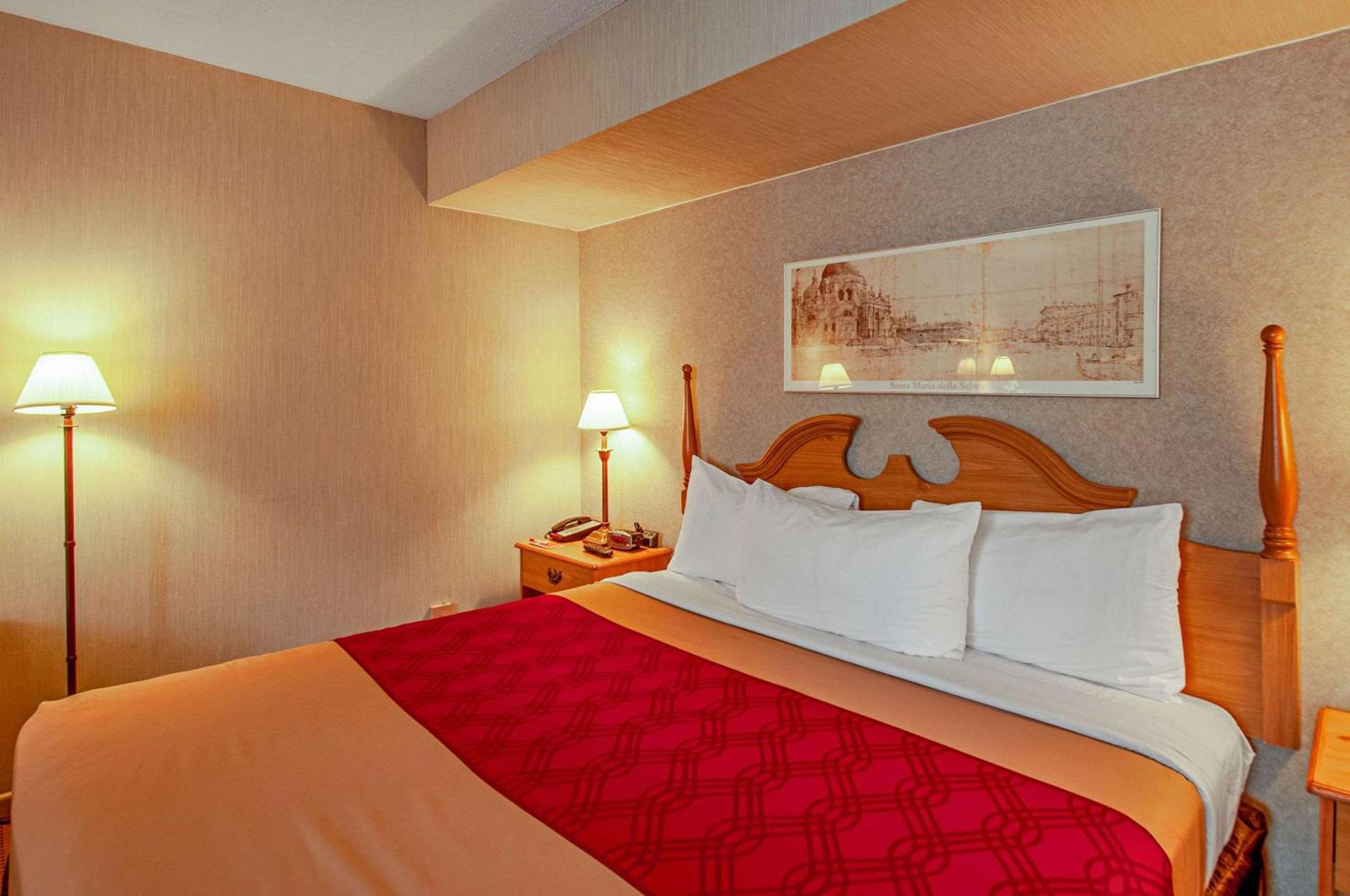 Econo Lodge Metro photo 17