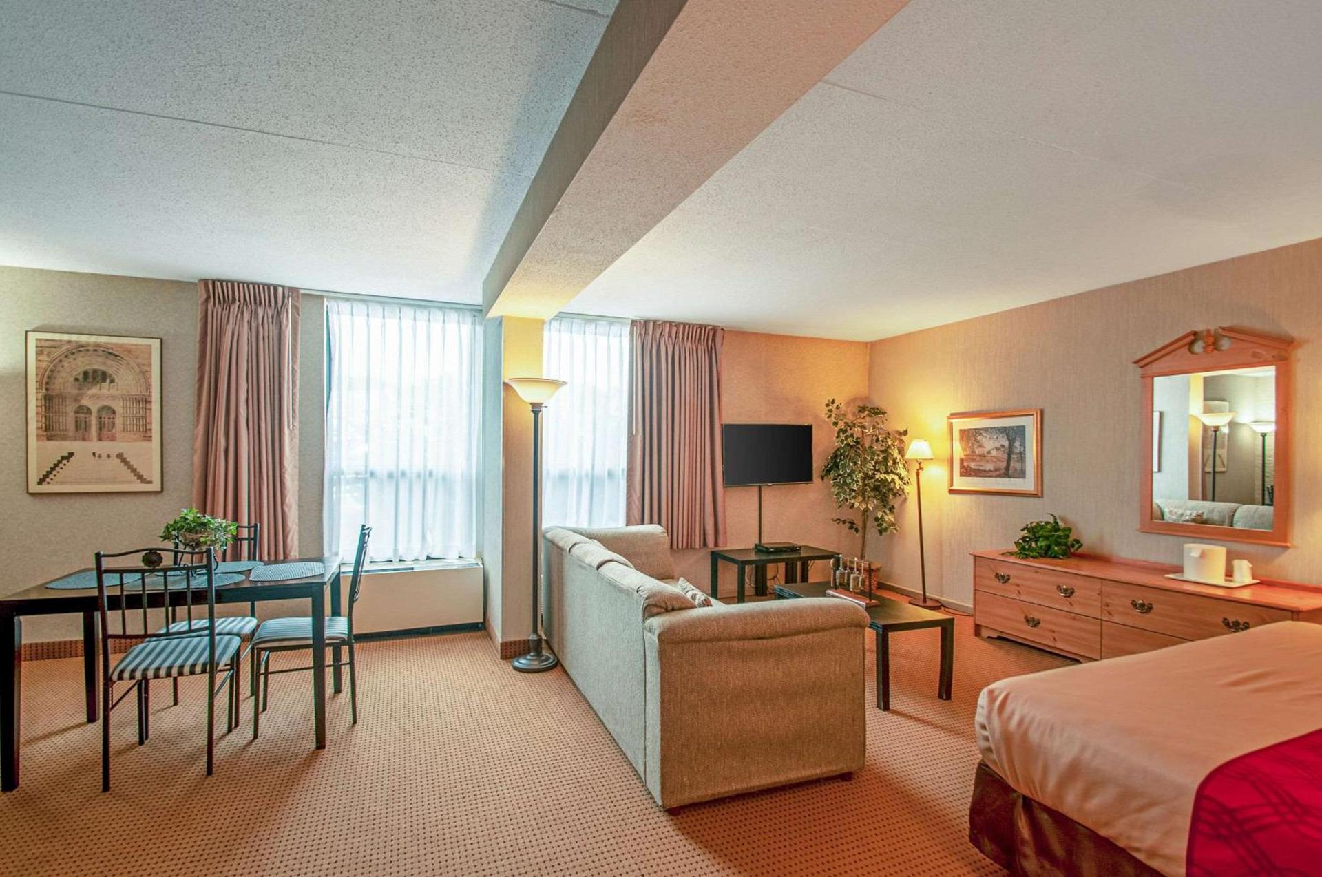 Econo Lodge Metro photo 18