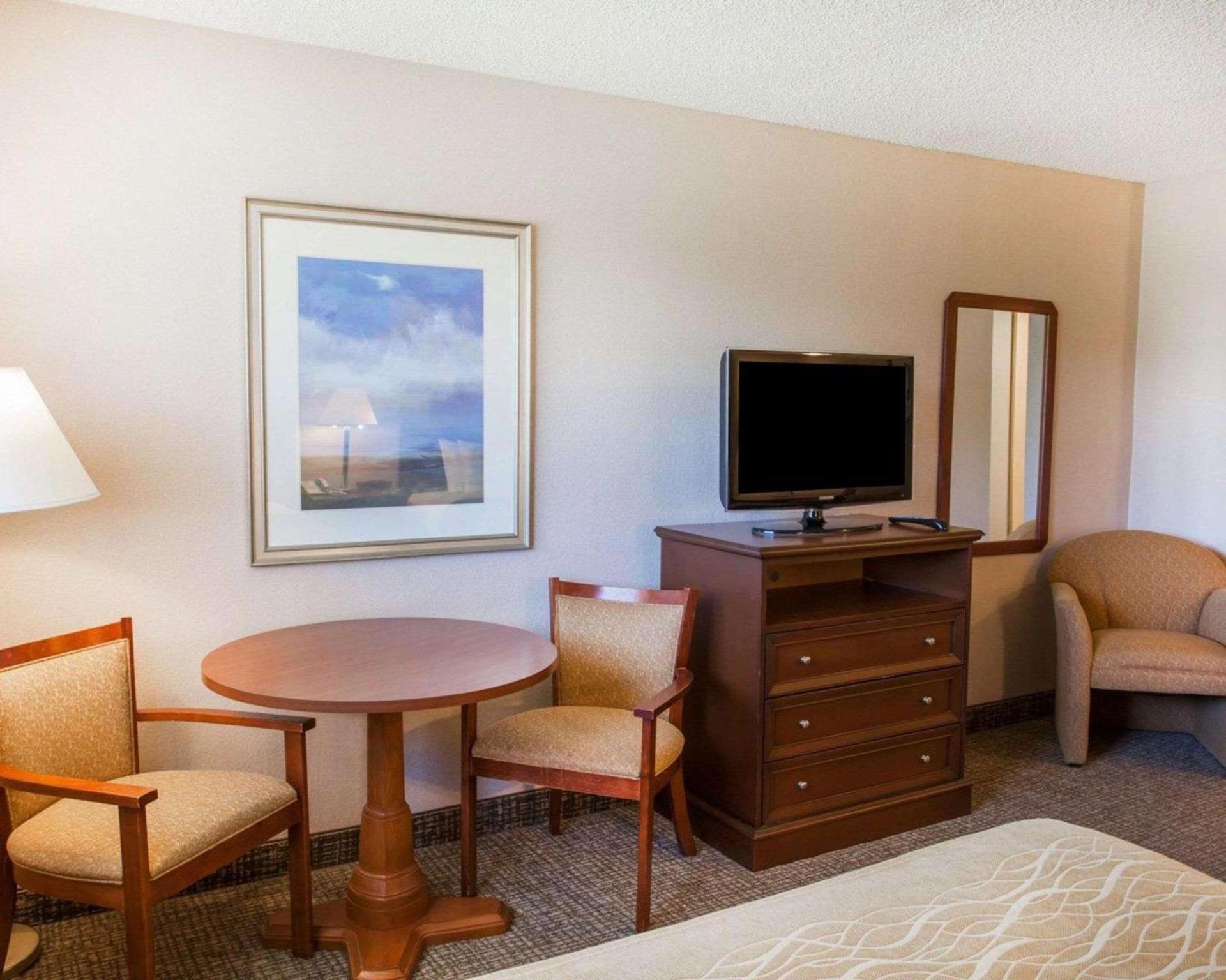 Quality Inn Kirkland photo 11