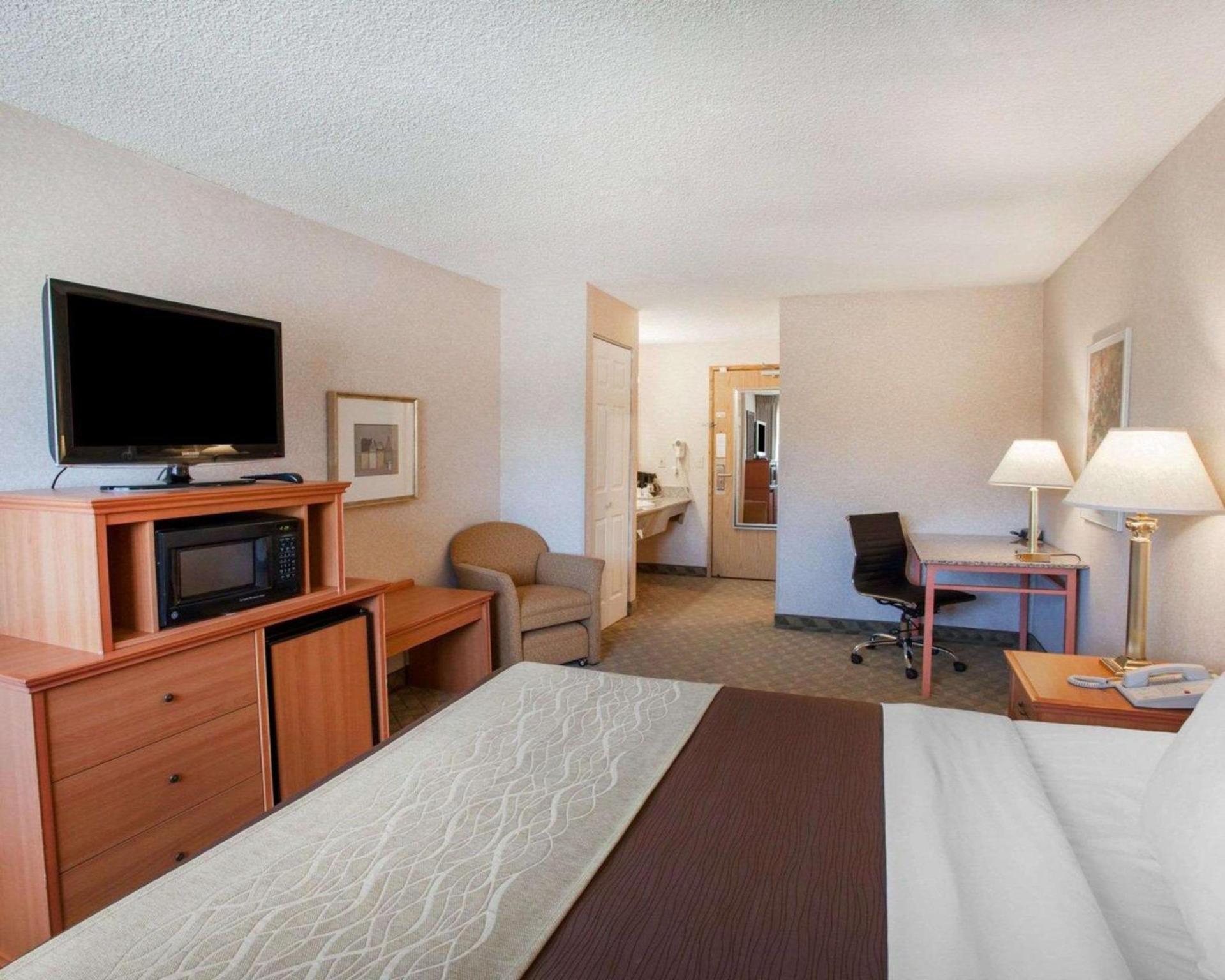 Quality Inn Kirkland photo 32