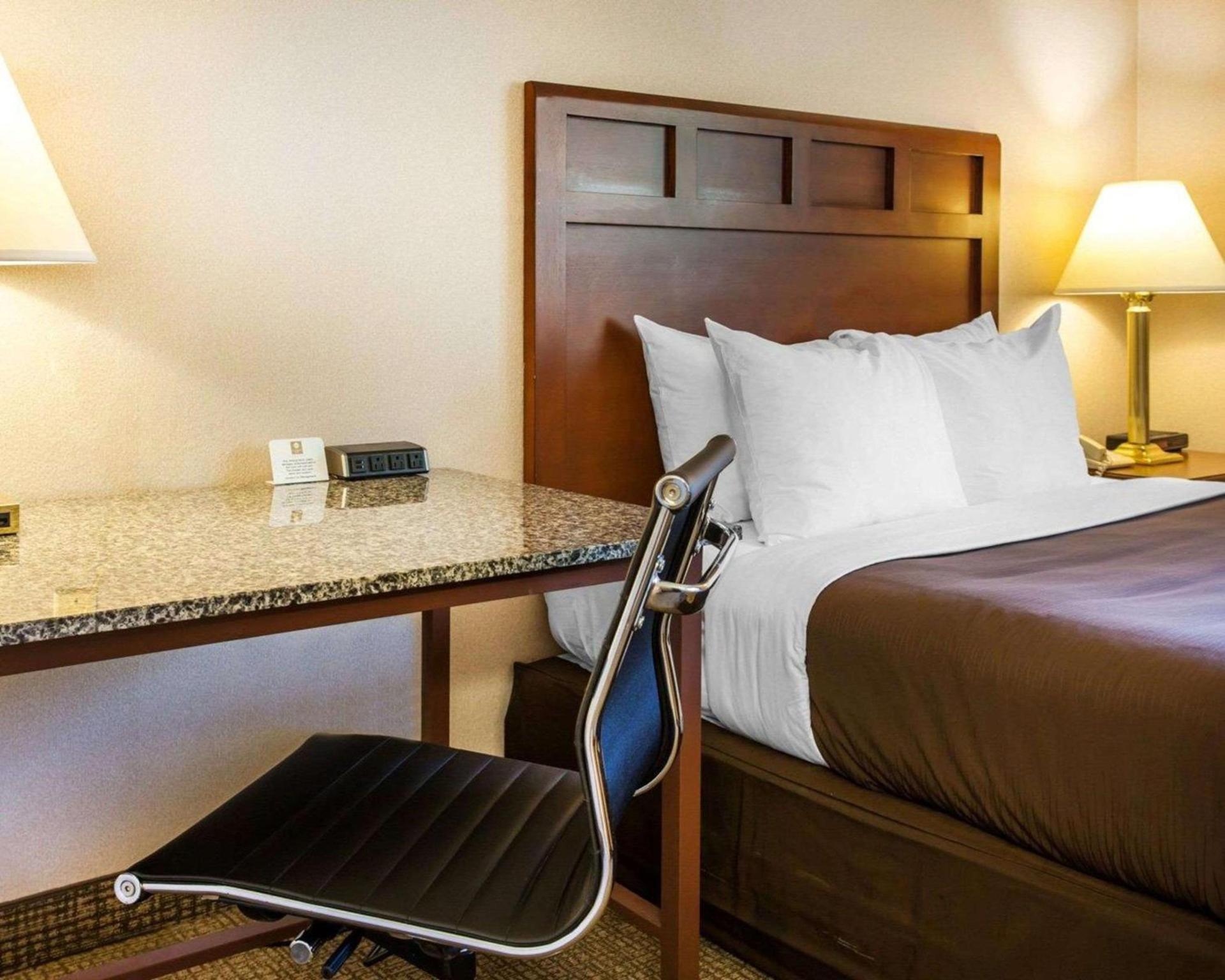 Quality Inn Kirkland photo 33