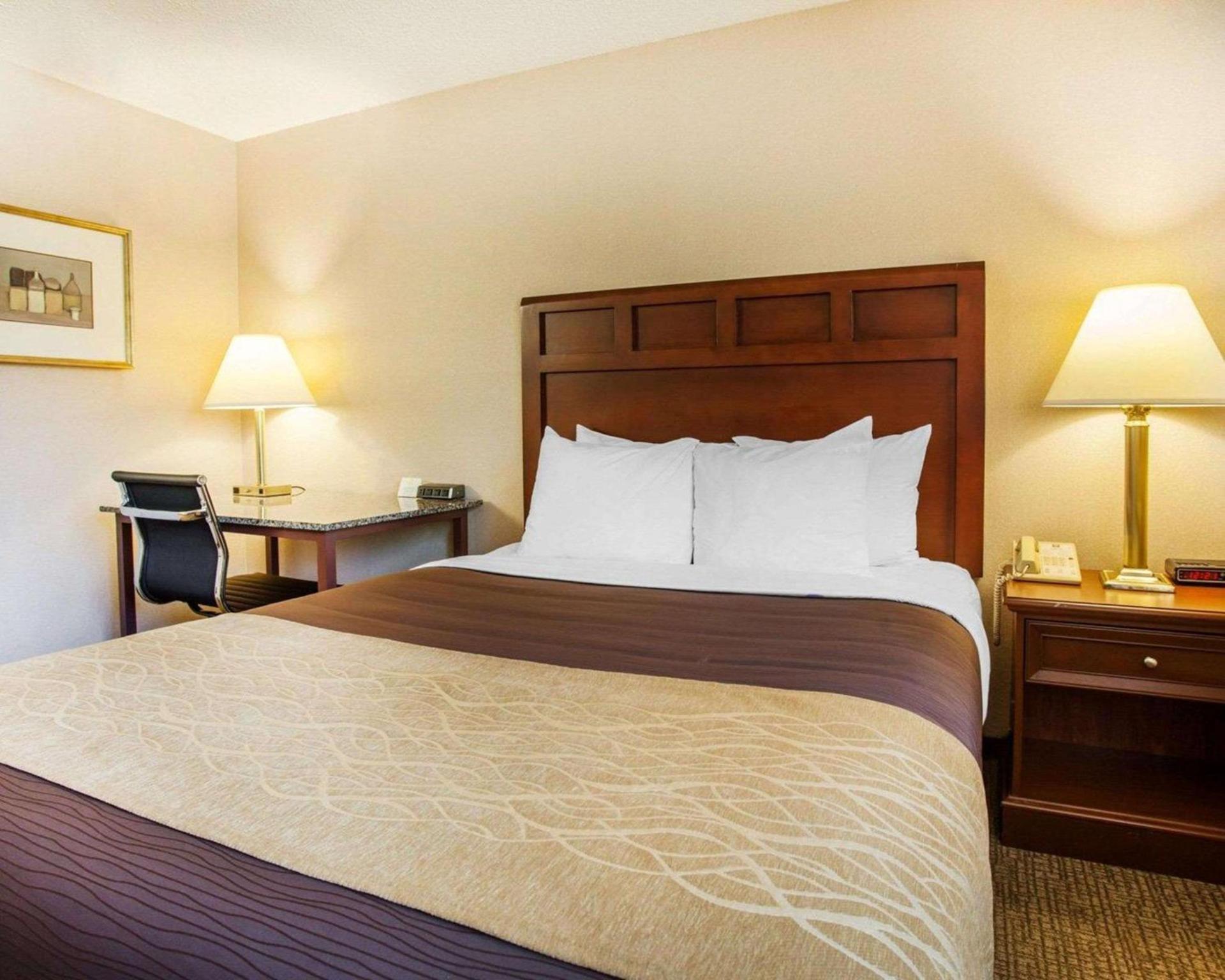 Quality Inn Kirkland photo 34