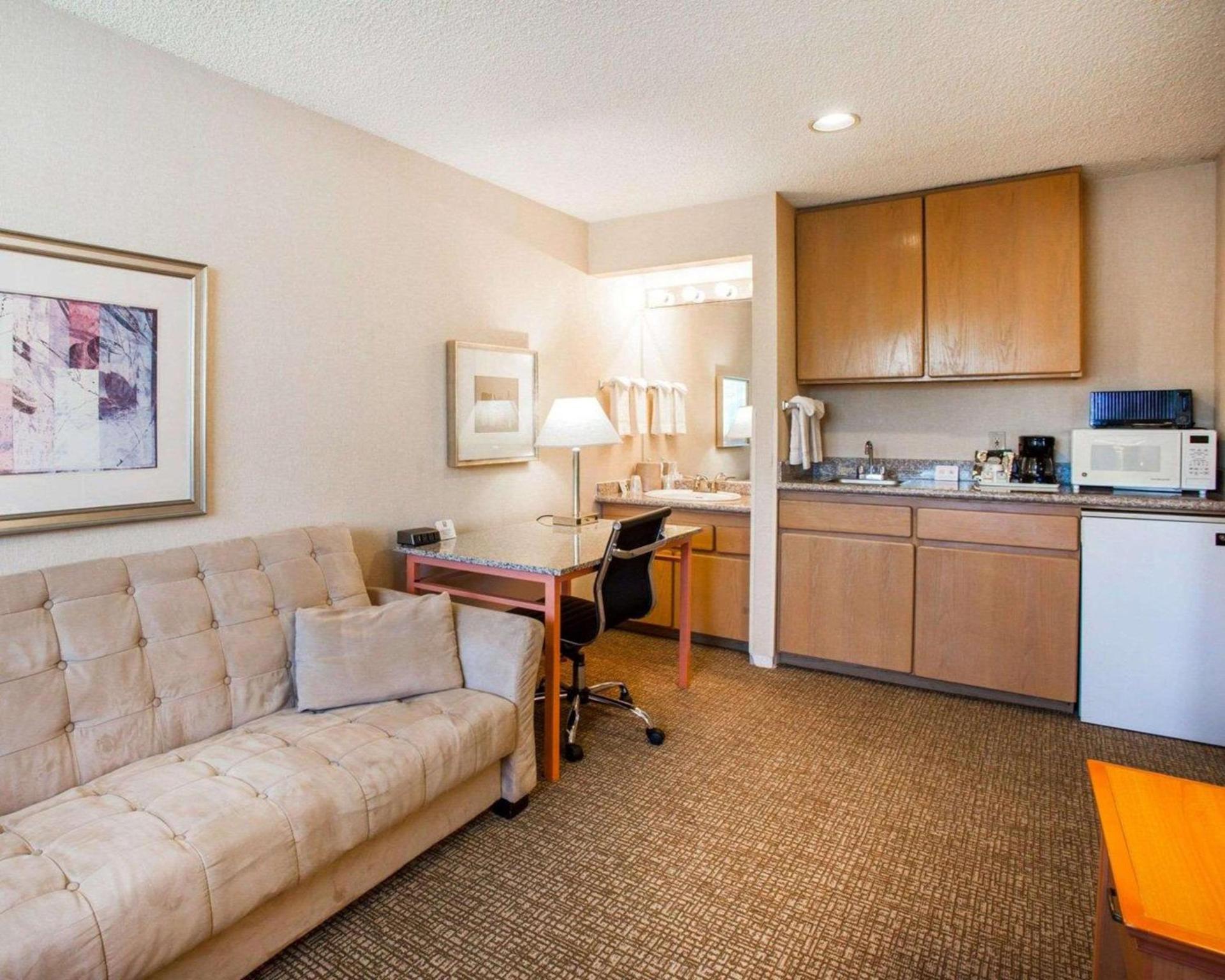 Quality Inn Kirkland photo 41