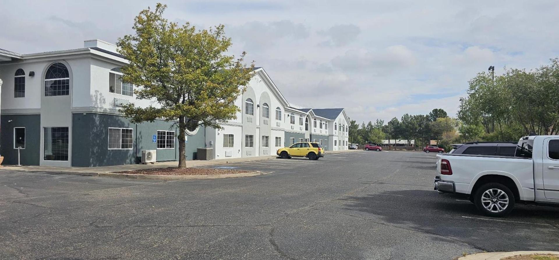 Quality Inn & Suites Roswell North photo 3