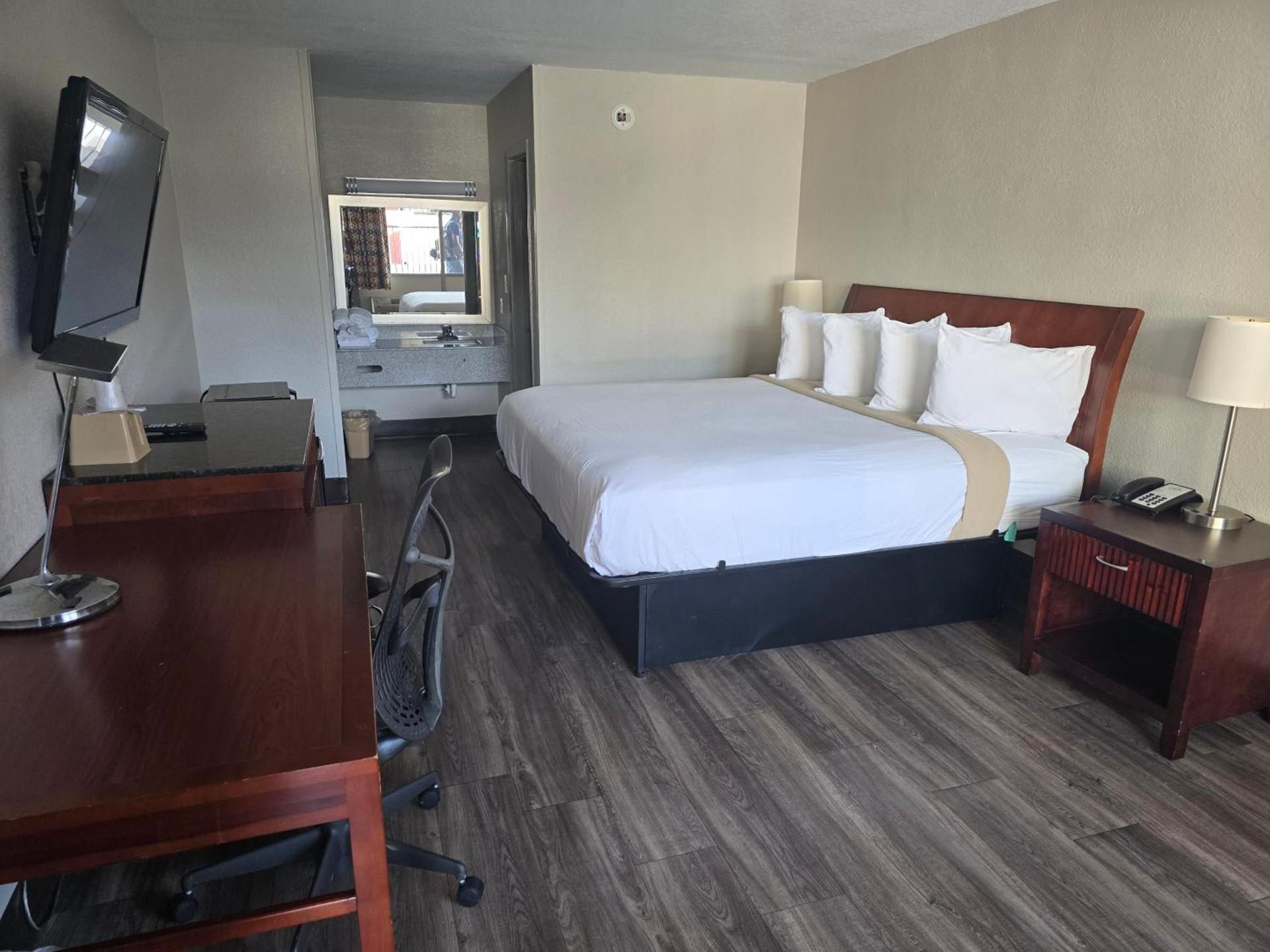 Motel 6 Raleigh, NC – Downtown South photo 8