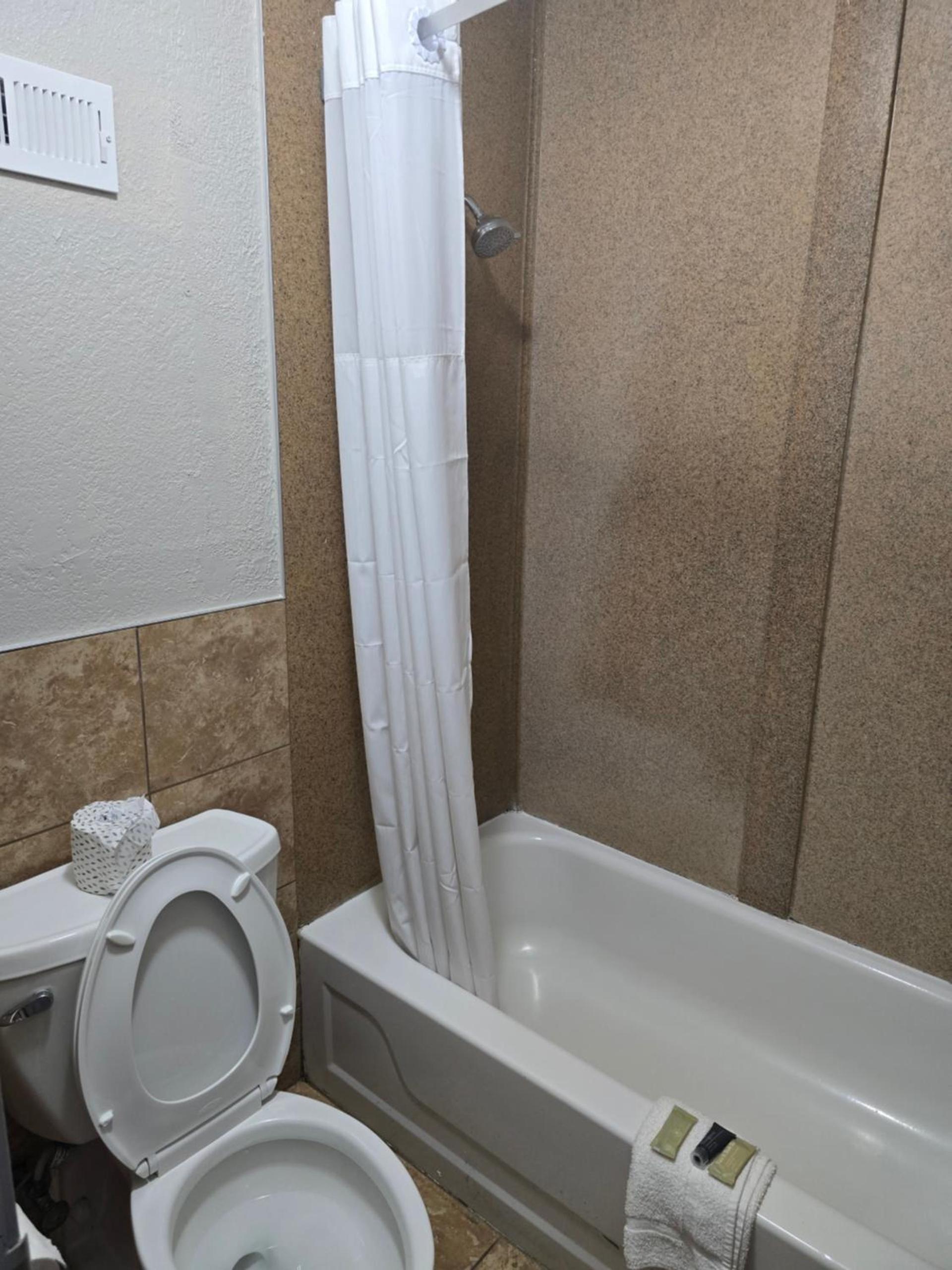 Motel 6 Raleigh, NC – Downtown South photo 9