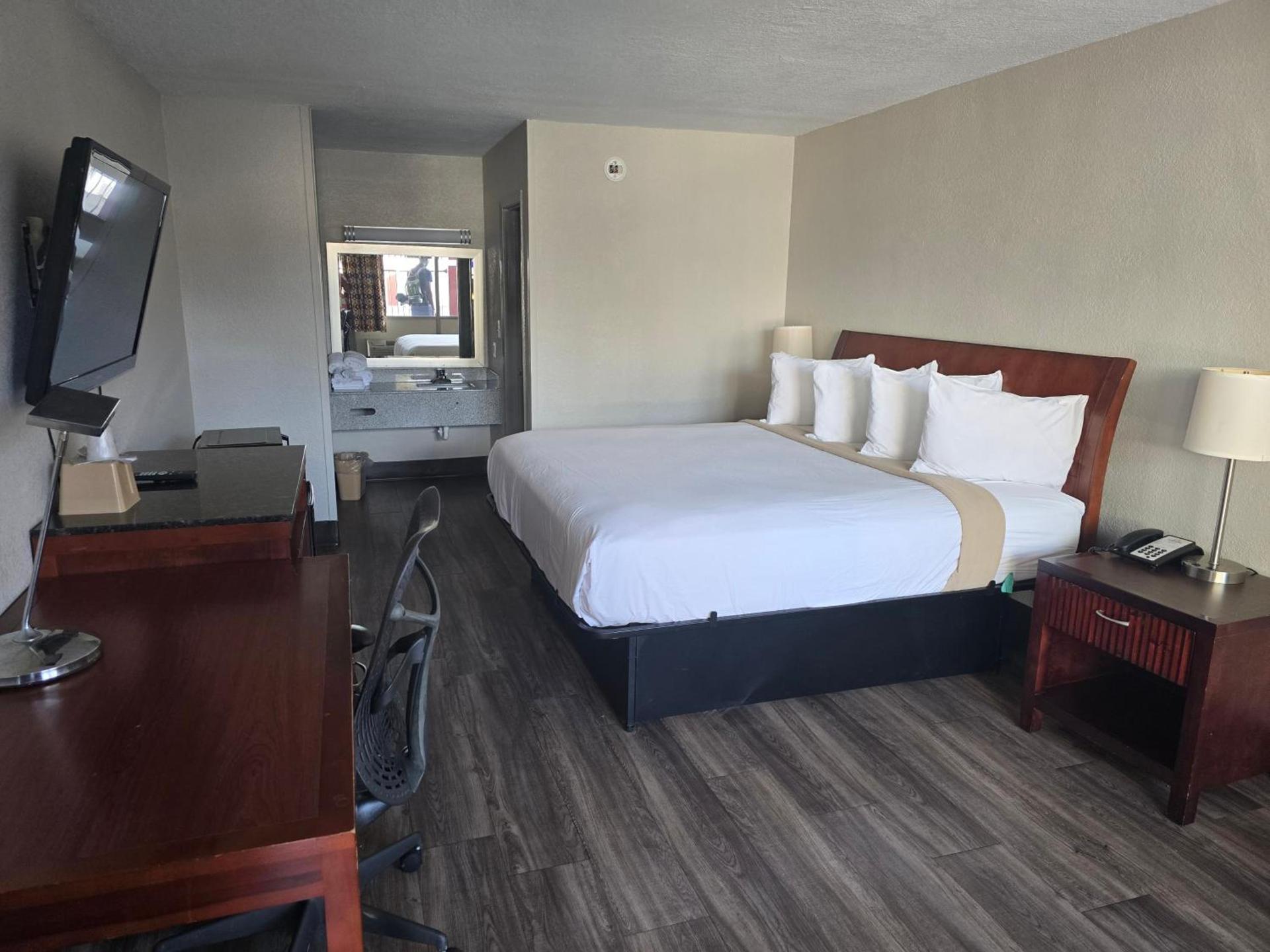 Motel 6 Raleigh, NC – Downtown South photo 2