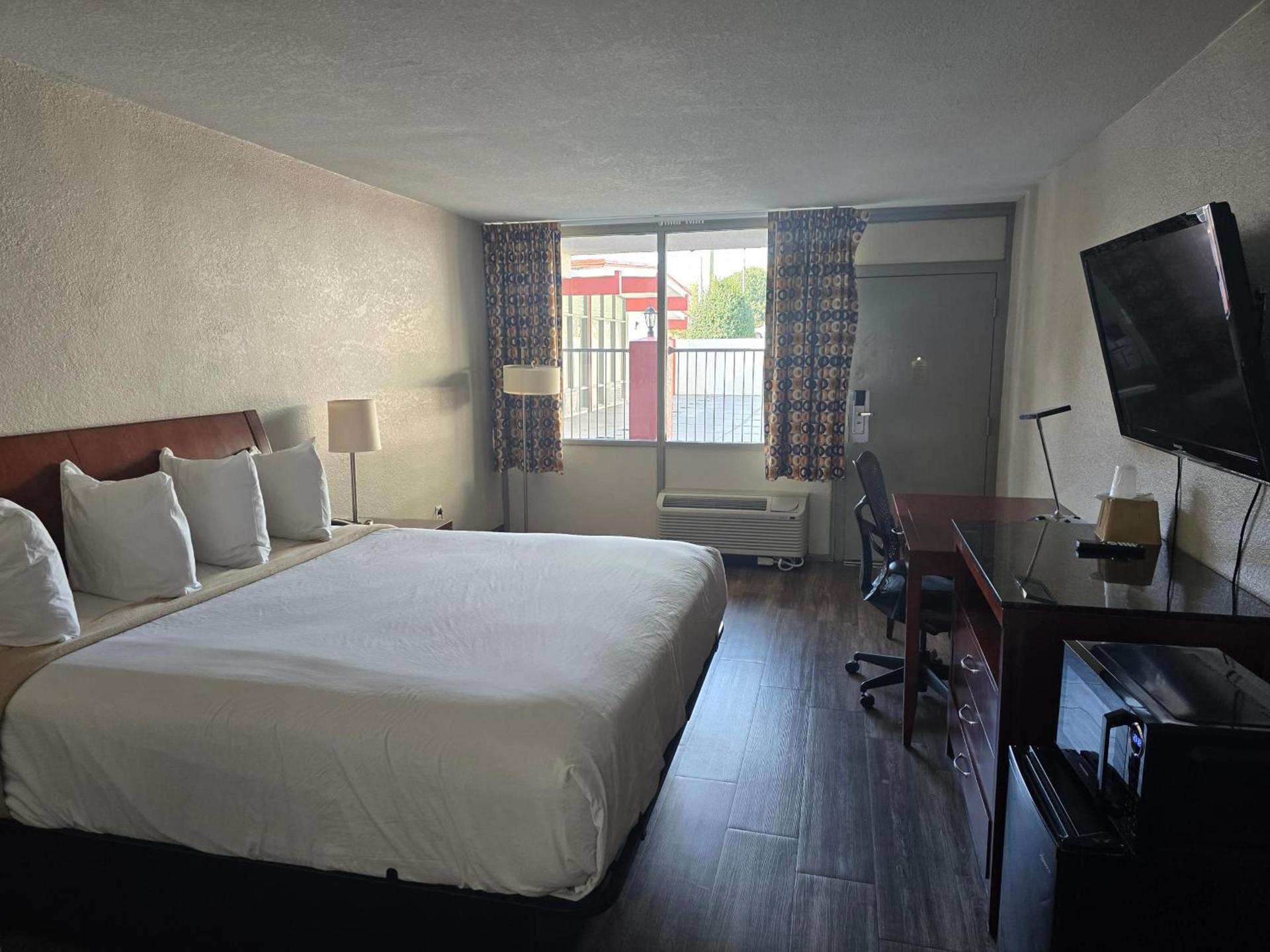 Motel 6 Raleigh, NC – Downtown South photo 13