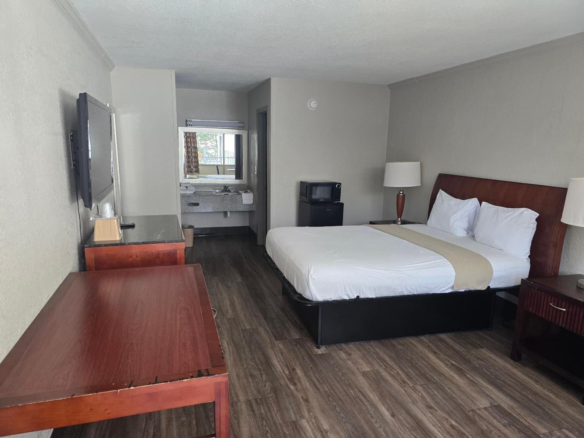 Motel 6 Raleigh, NC – Downtown South photo 17