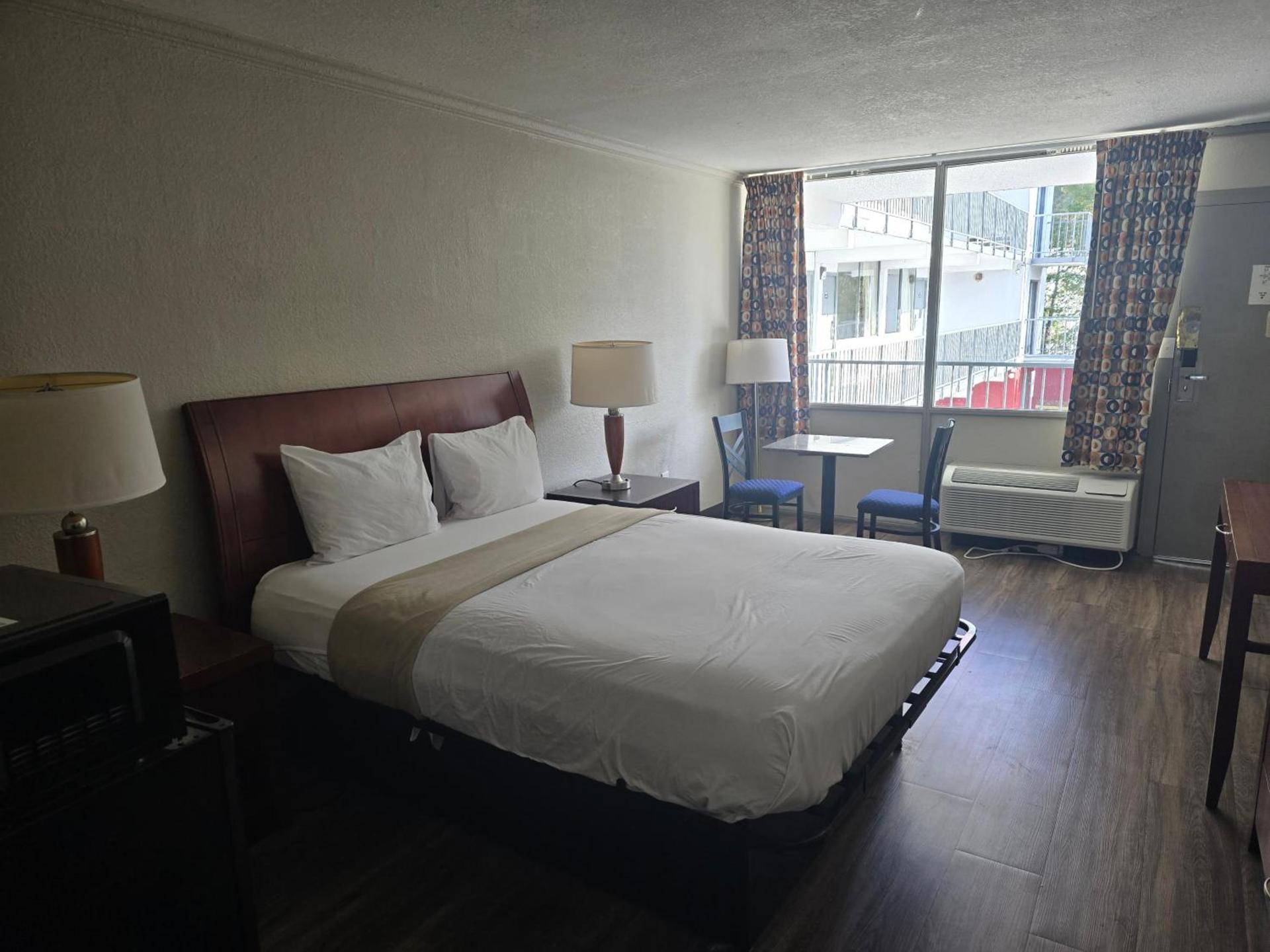 Motel 6 Raleigh, NC – Downtown South photo 15