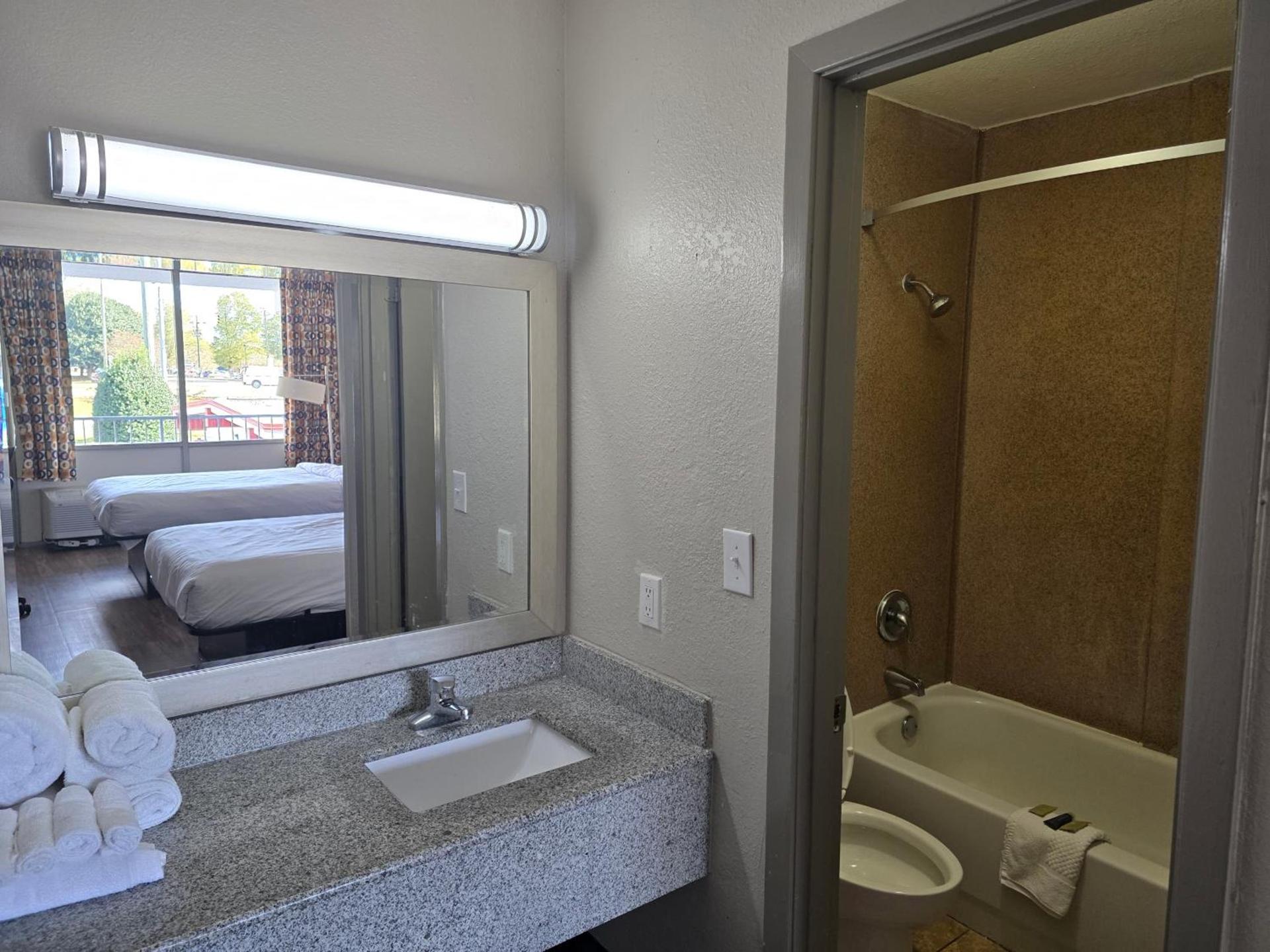 Motel 6 Raleigh, NC – Downtown South photo 20
