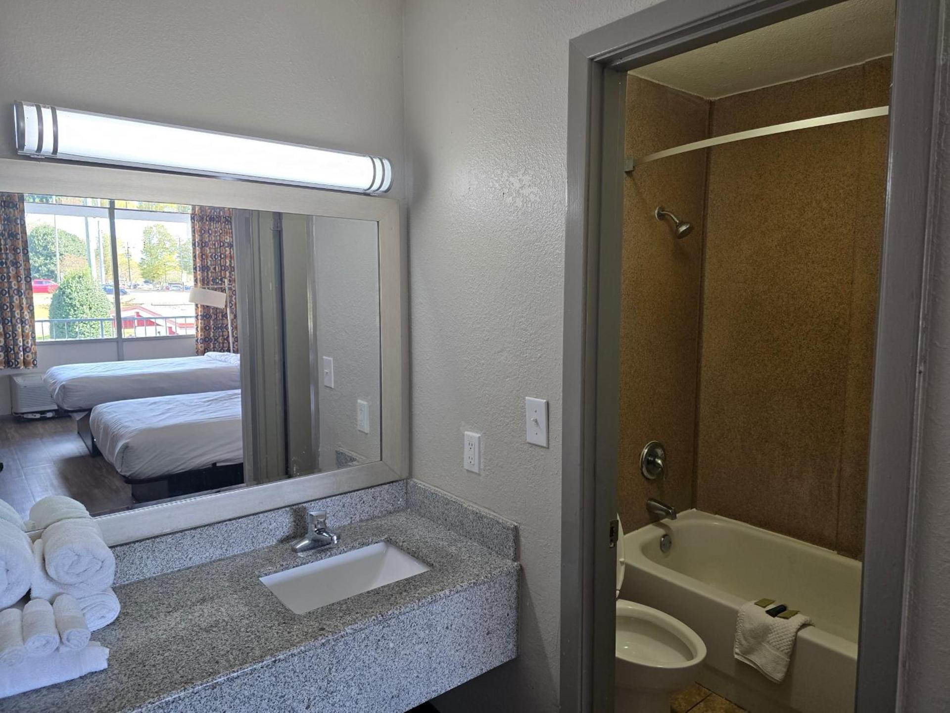 Motel 6 Raleigh, NC – Downtown South photo 19