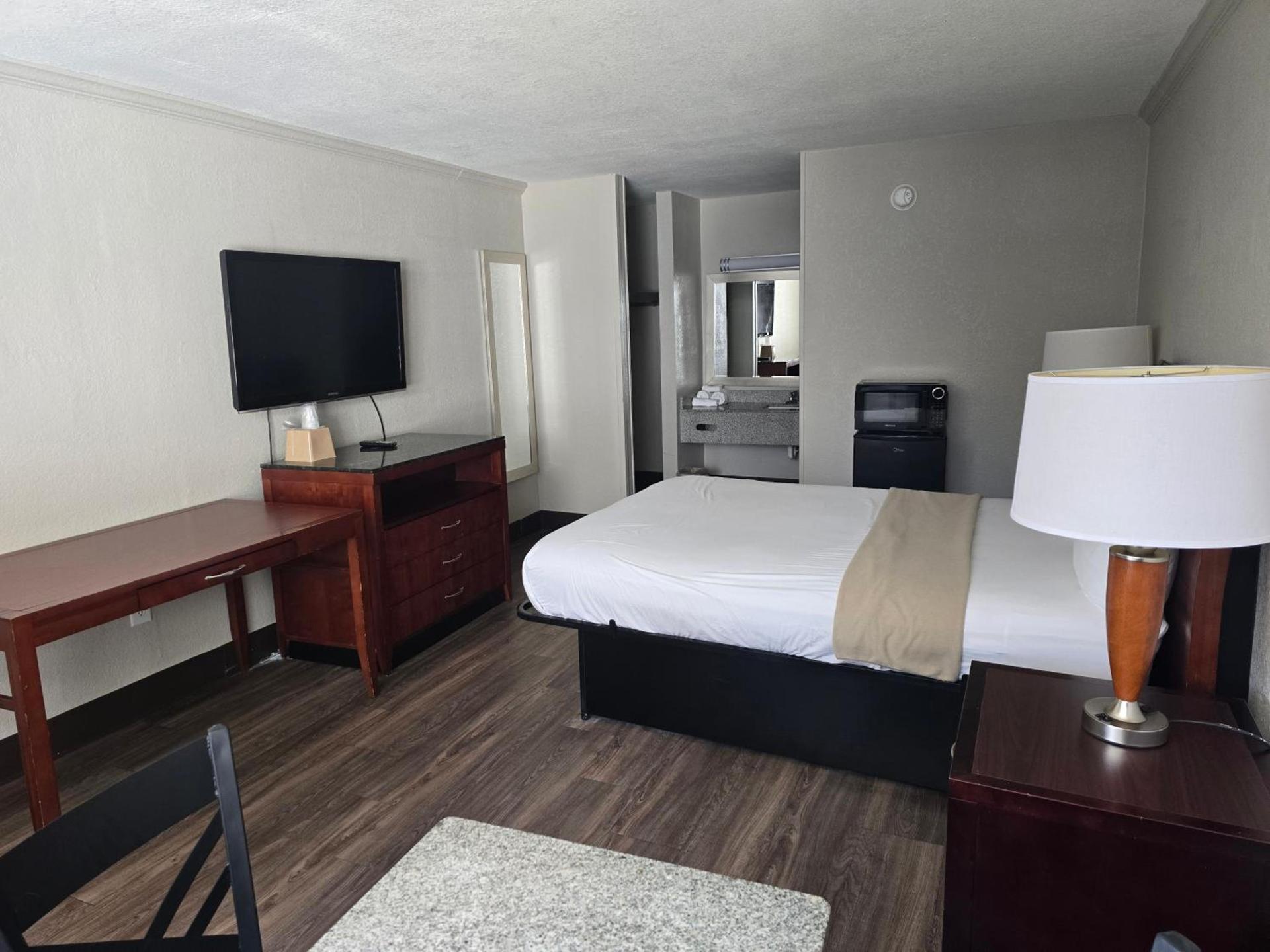 Motel 6 Raleigh, NC – Downtown South photo 27